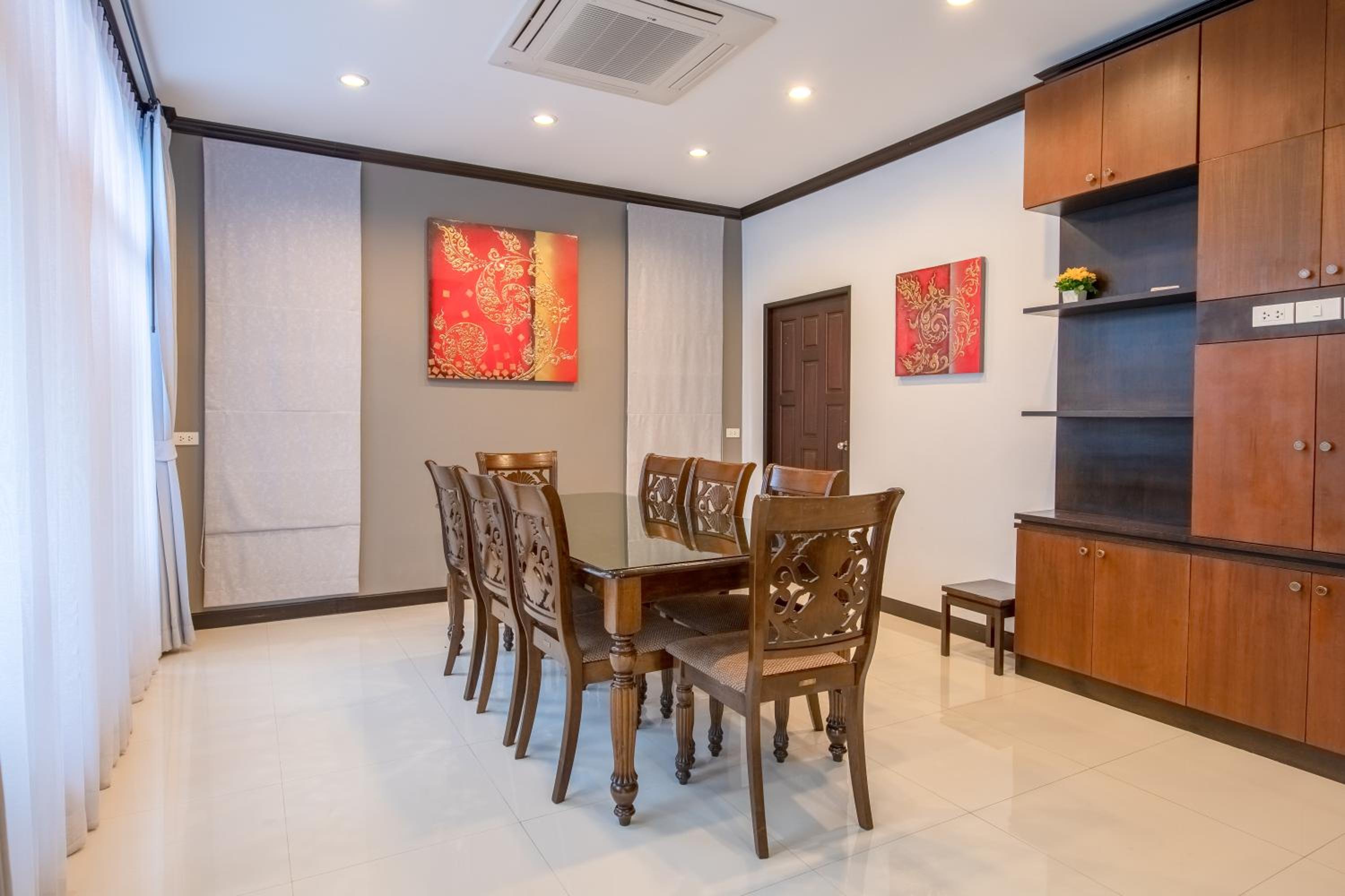Villa with Private Pool - Photo 4