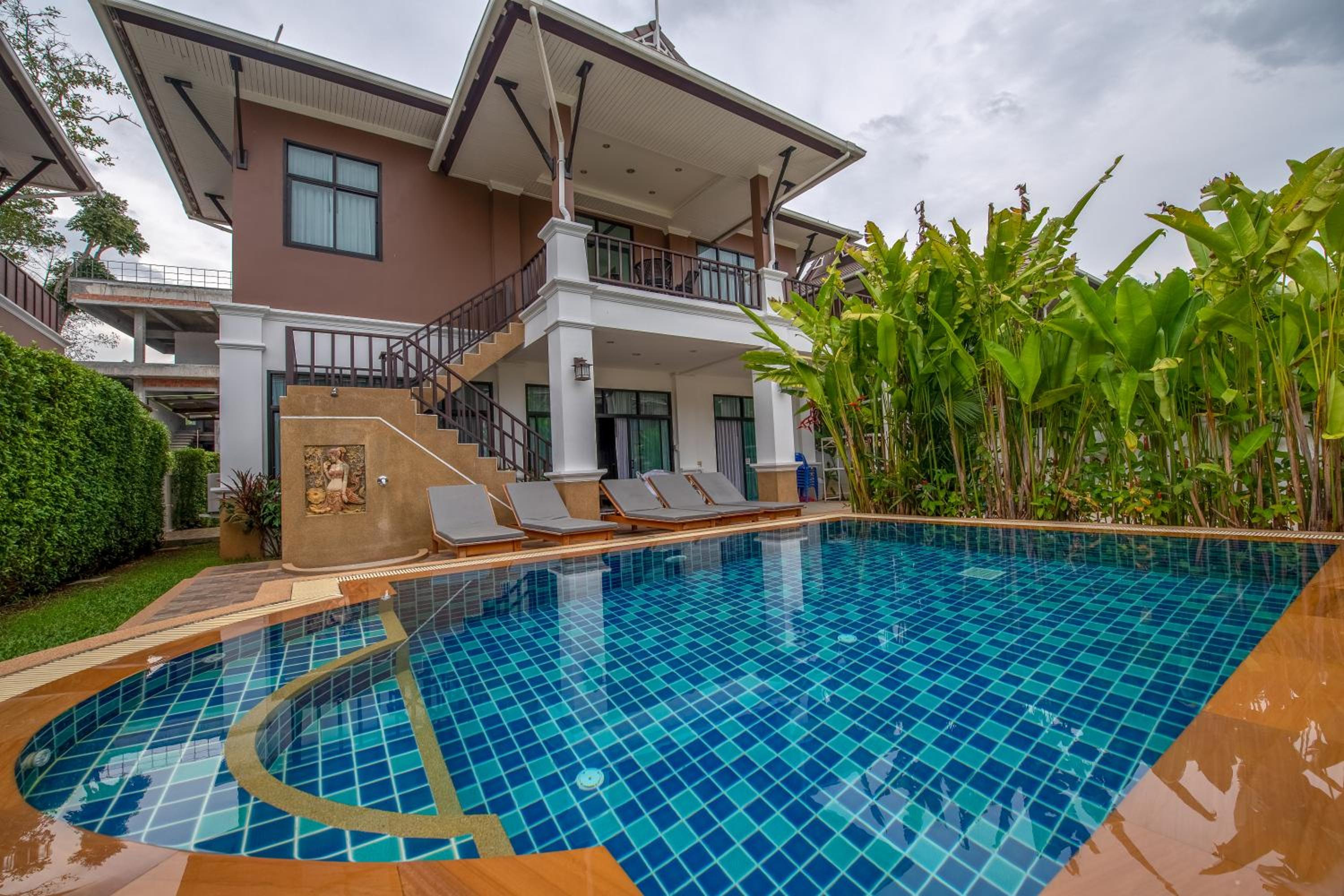 Villa with Private Pool - Photo 26