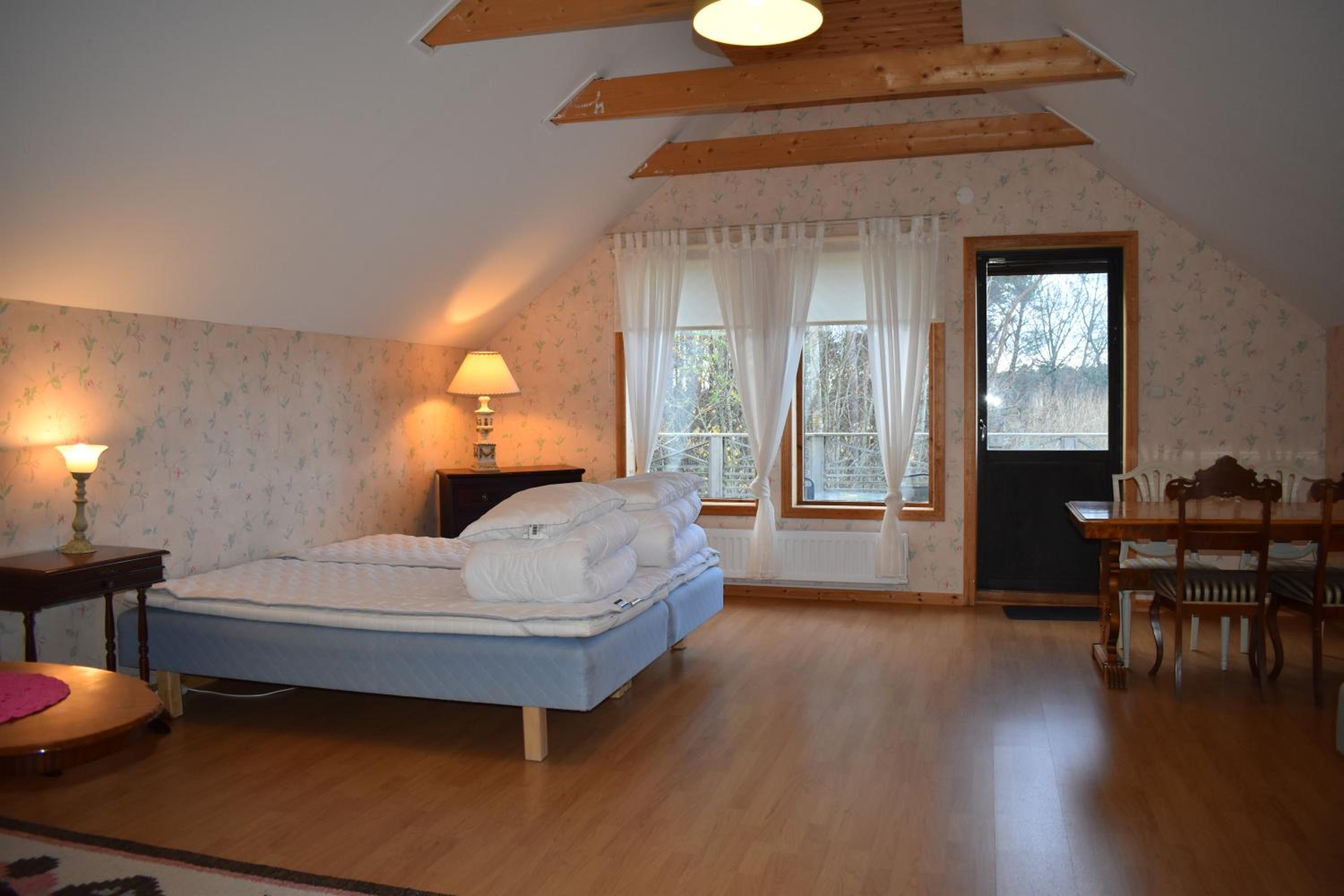 Triple Room With Extra Bed And Shared Bathroom photo 1