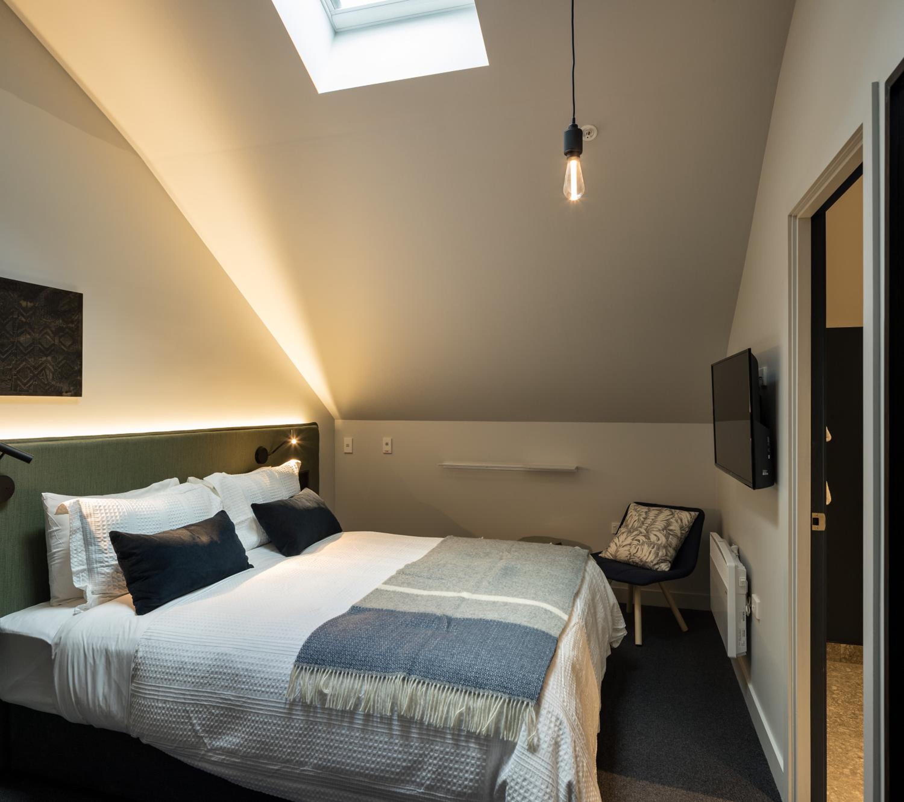 1 Bed Studio with Skylight Window photo 1