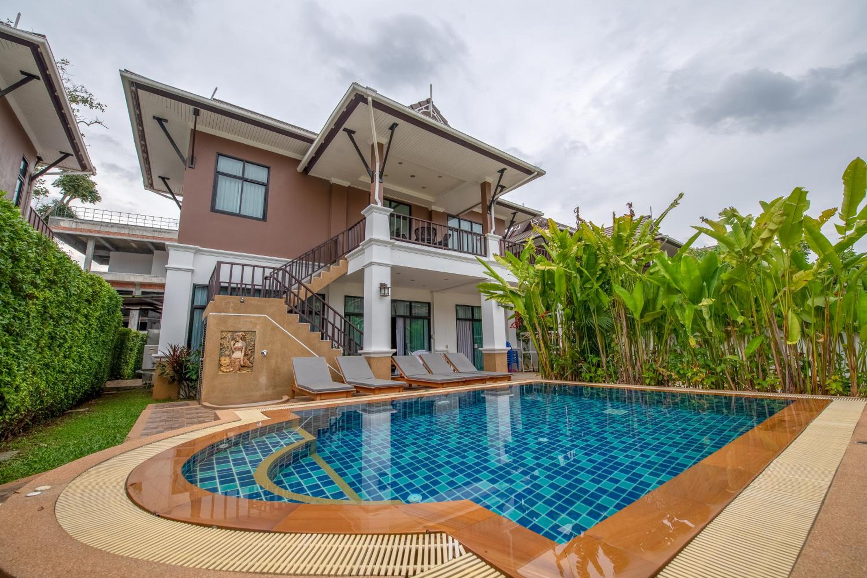 Villa with Private Pool - Photo 24