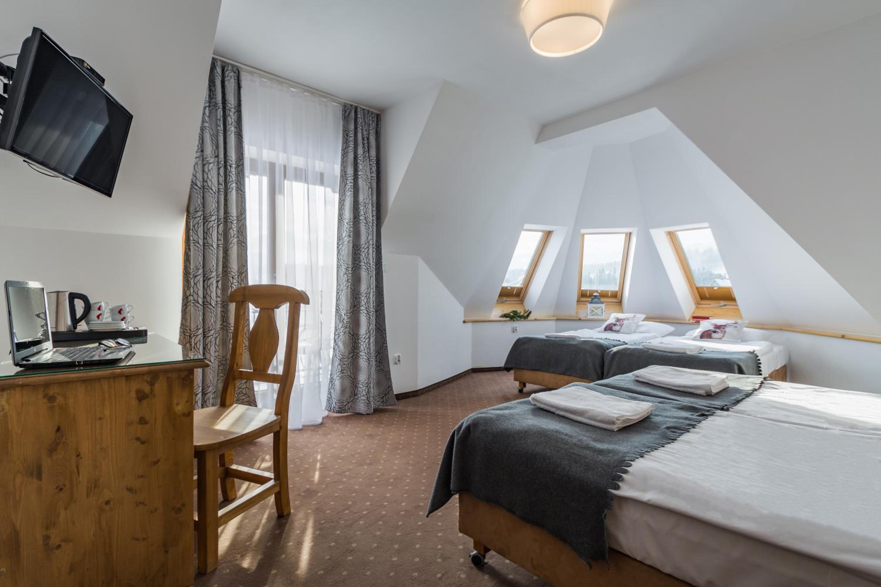 Quadruple Room with Balcony and Mountain View photo 1