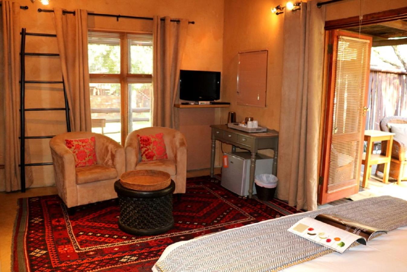 Executive Suite - Photo 2