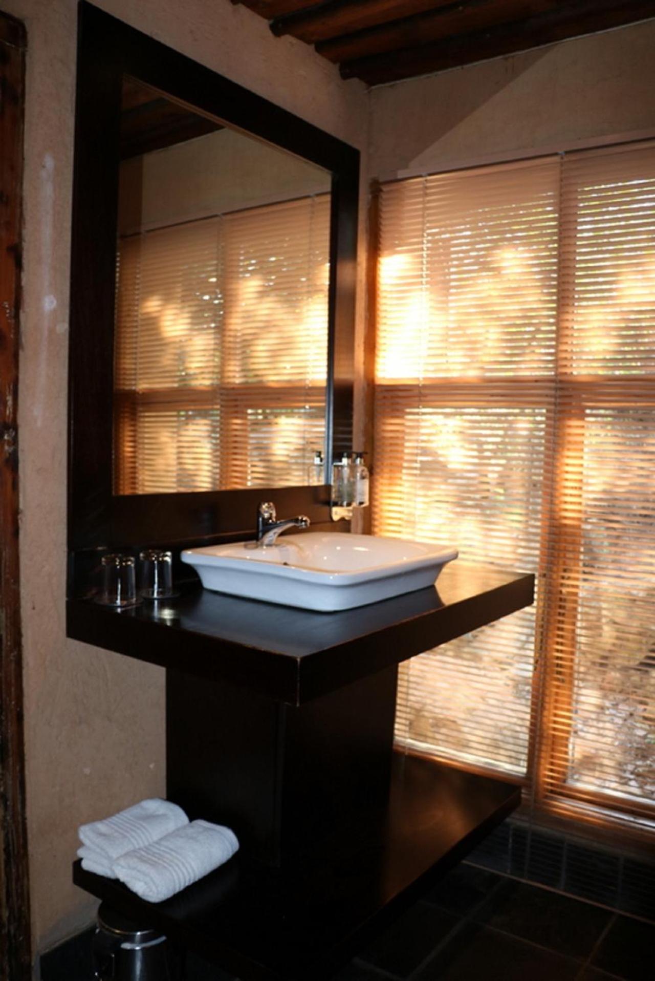 Executive Suite - Photo 8