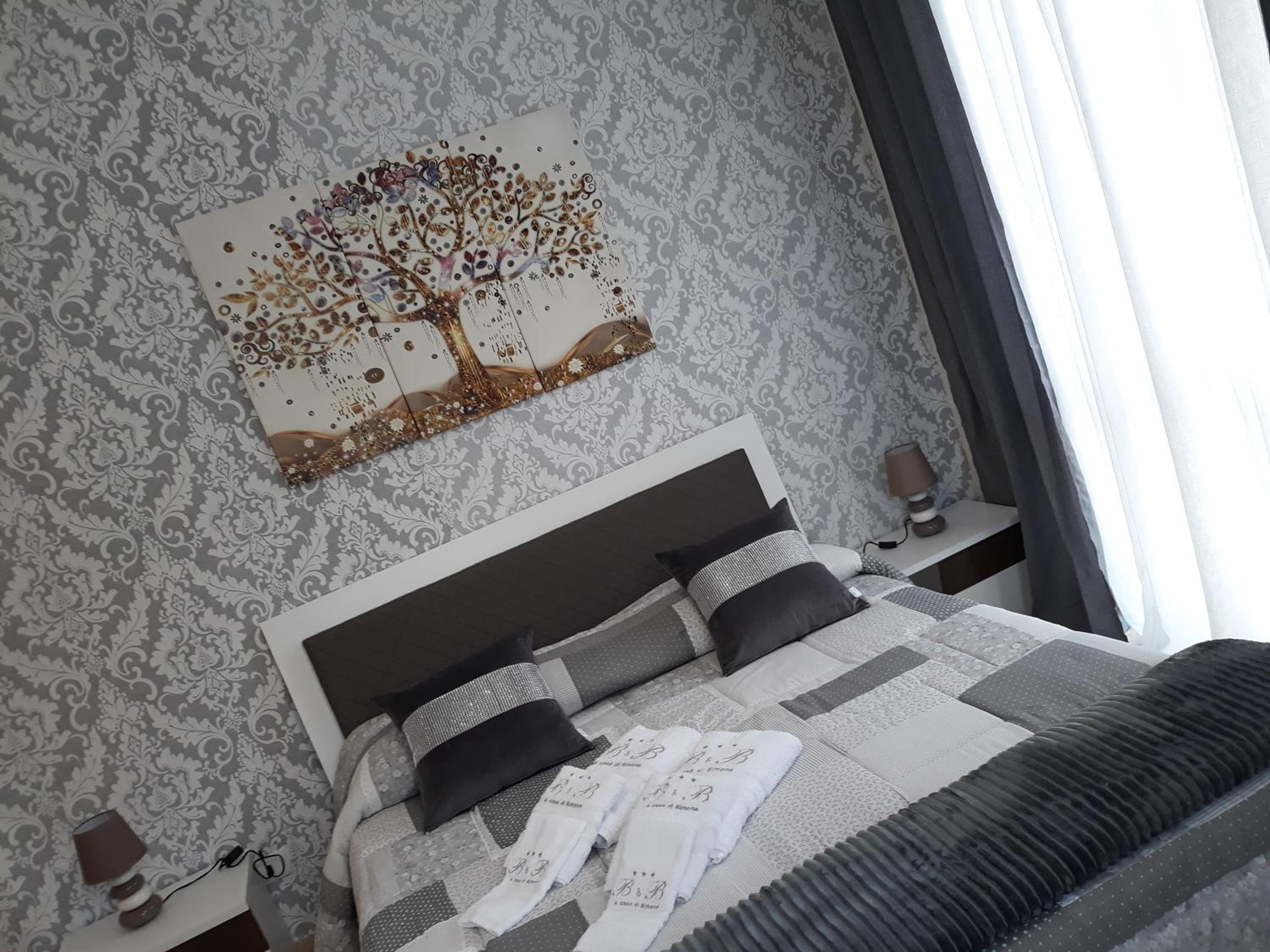 Deluxe King Room - Photo 4