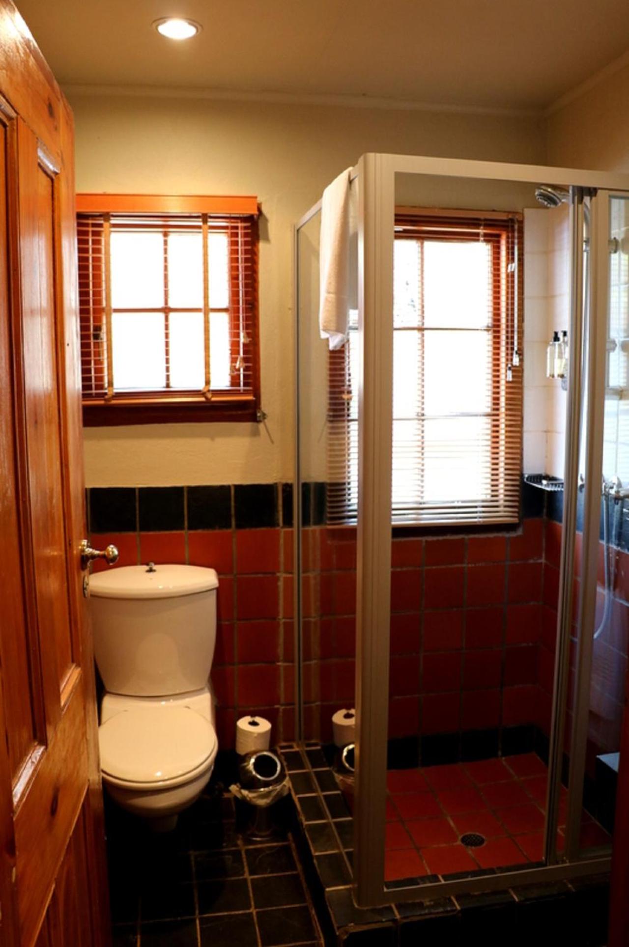 Standard Double or Twin Room - Photo 10