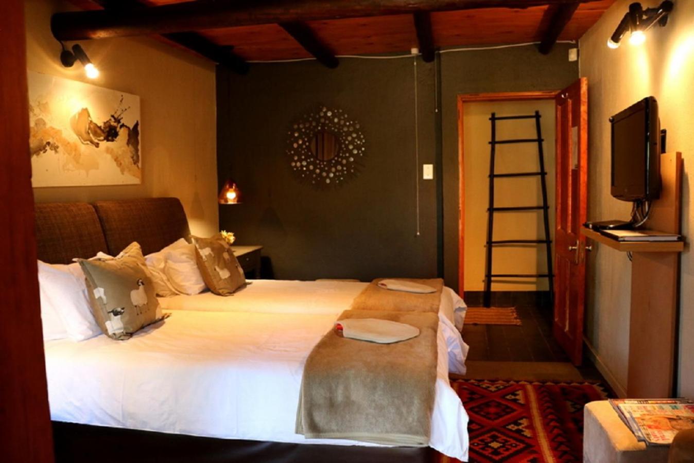 Standard Double or Twin Room - Photo 11