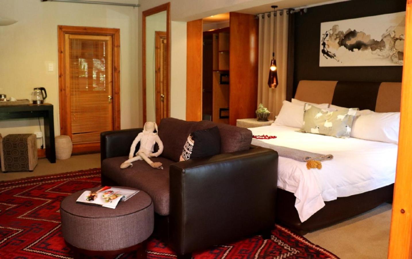 Honeymoon Suite - Photo 14