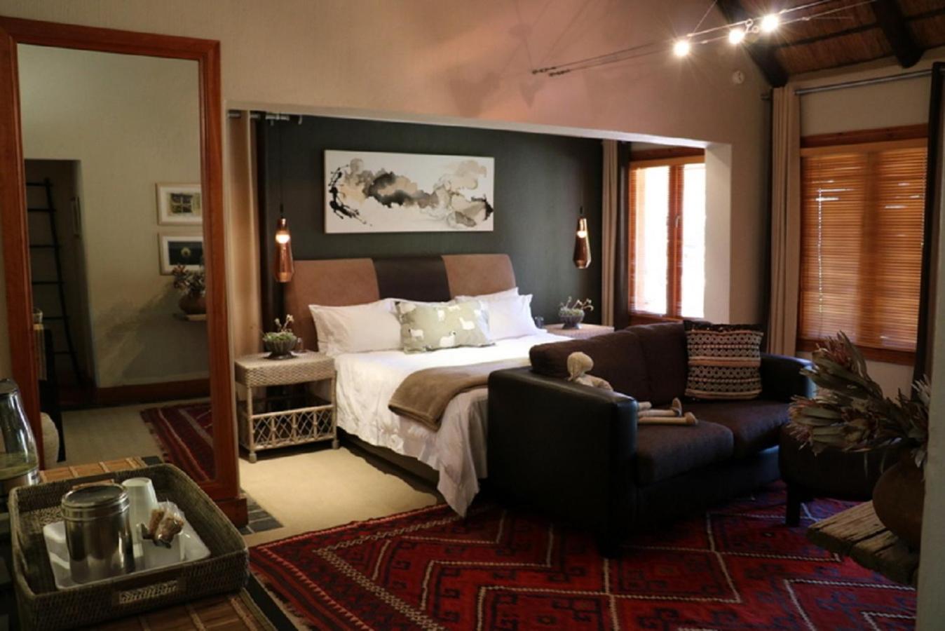 Honeymoon Suite - Photo 11