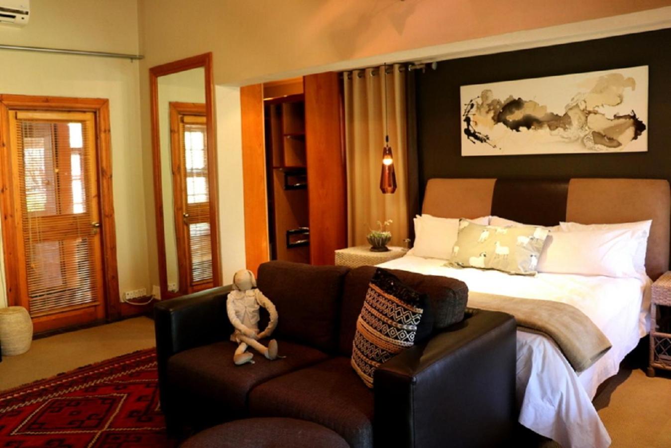 Honeymoon Suite - Photo 2