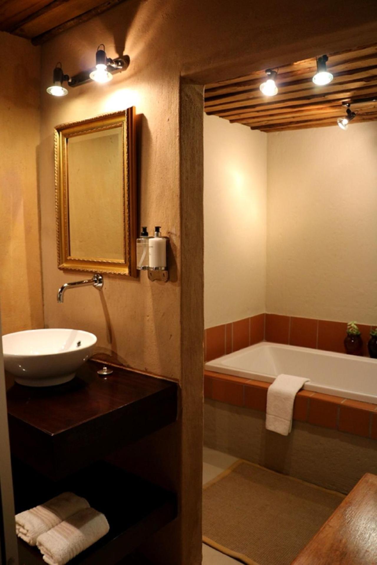 Honeymoon Suite - Photo 6