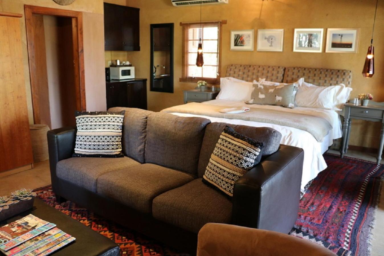 Honeymoon Suite - Photo 16