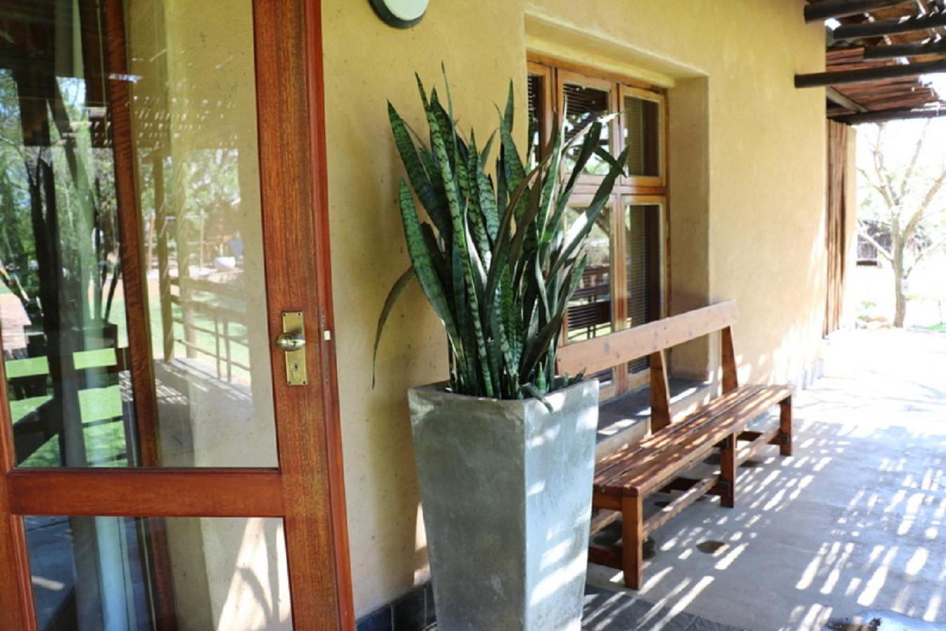 Honeymoon Suite - Photo 12