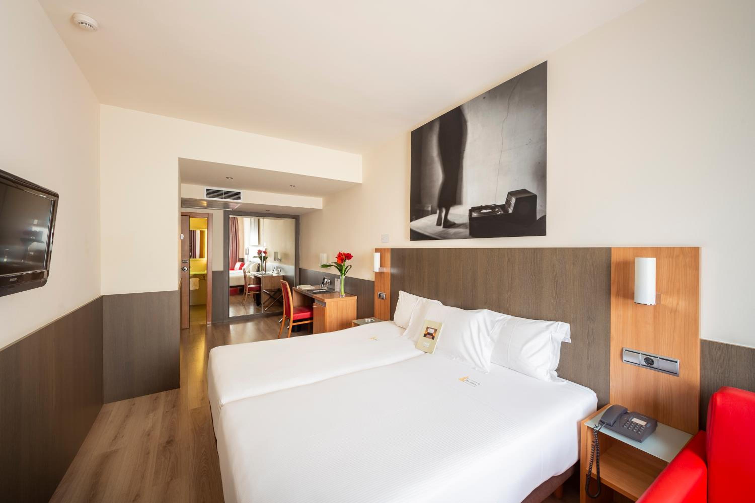 Double or Twin Room - Photo 8