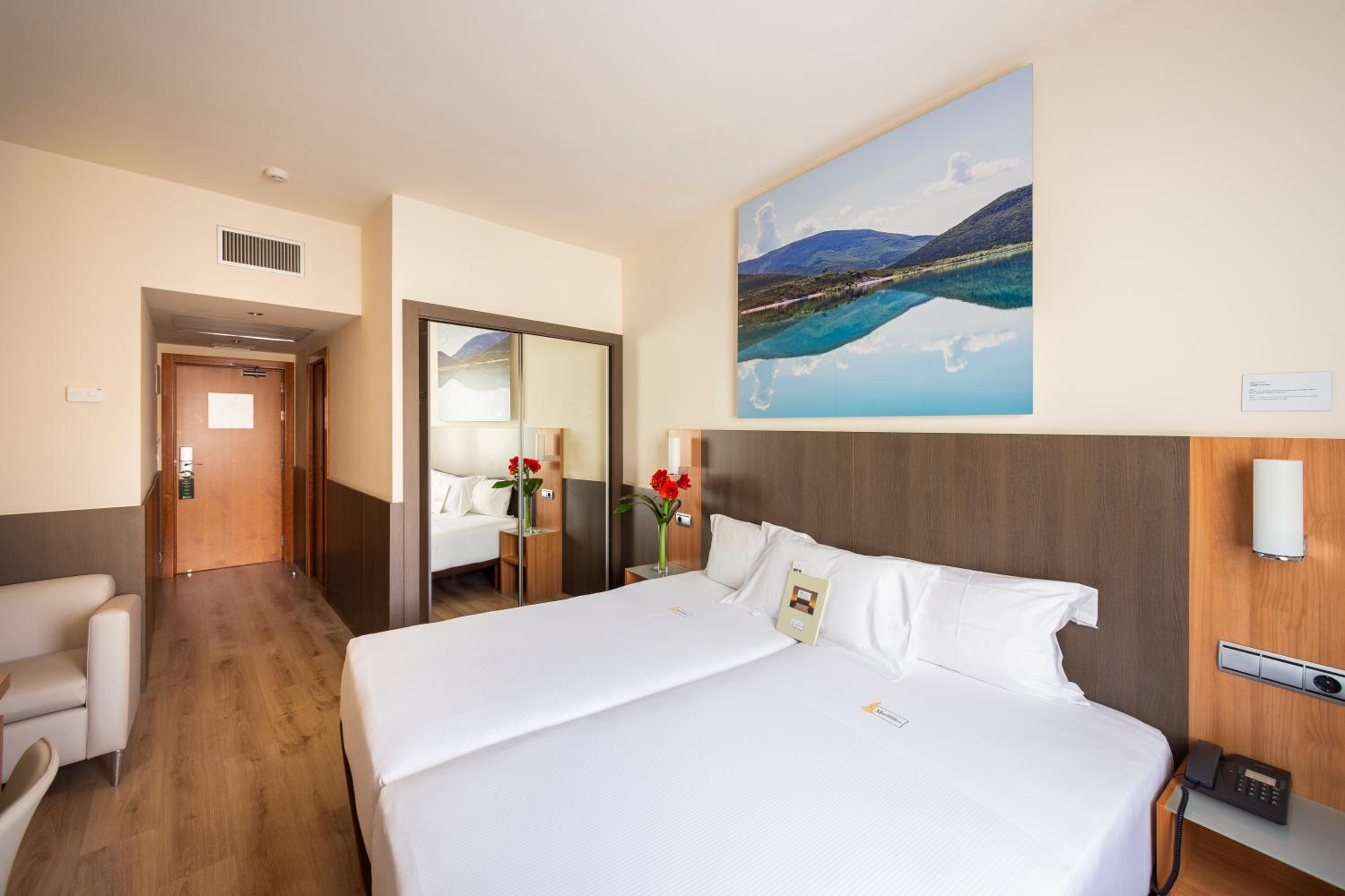 Double or Twin Room - Photo 9