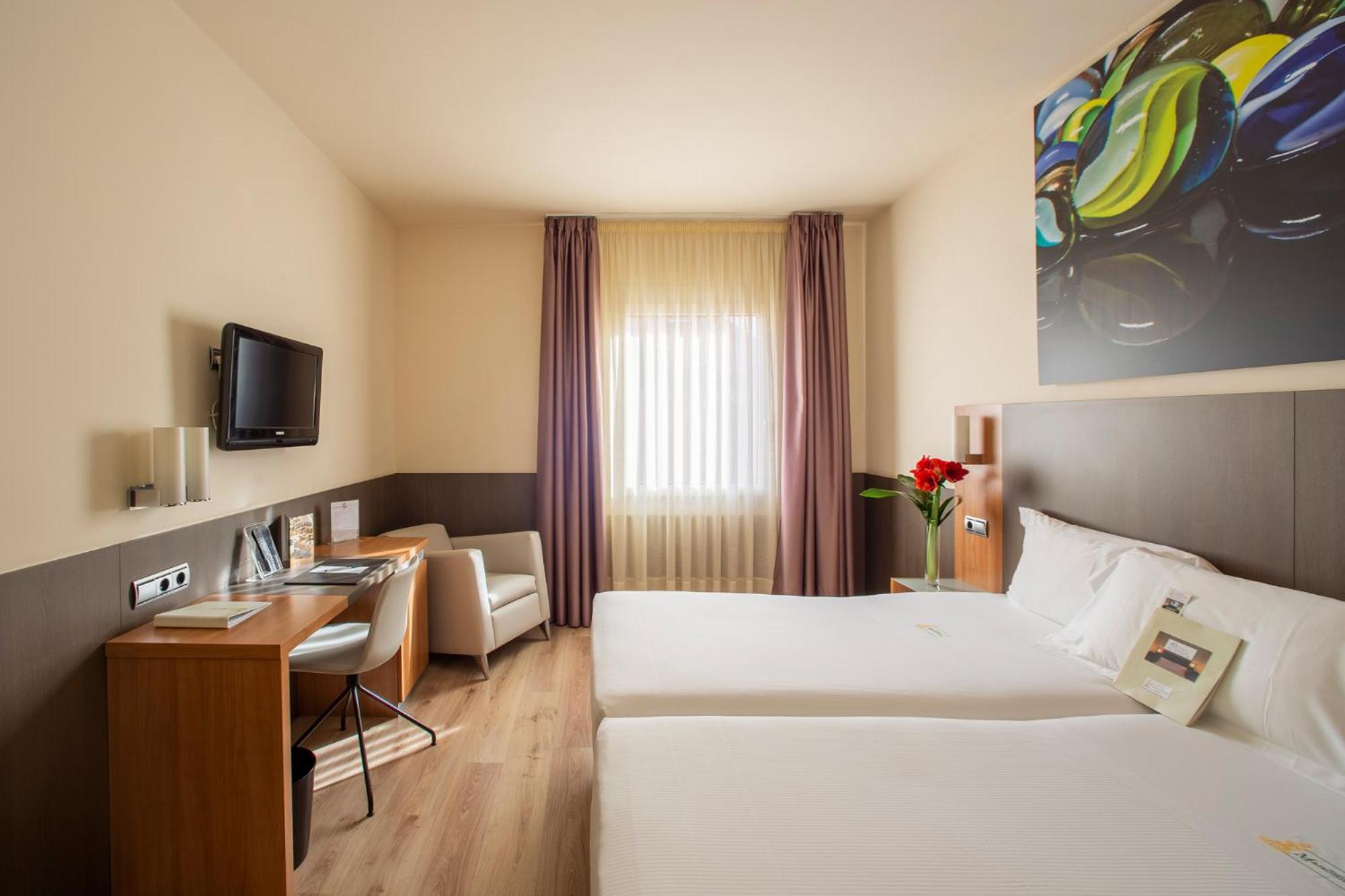 Double or Twin Room - Photo 3