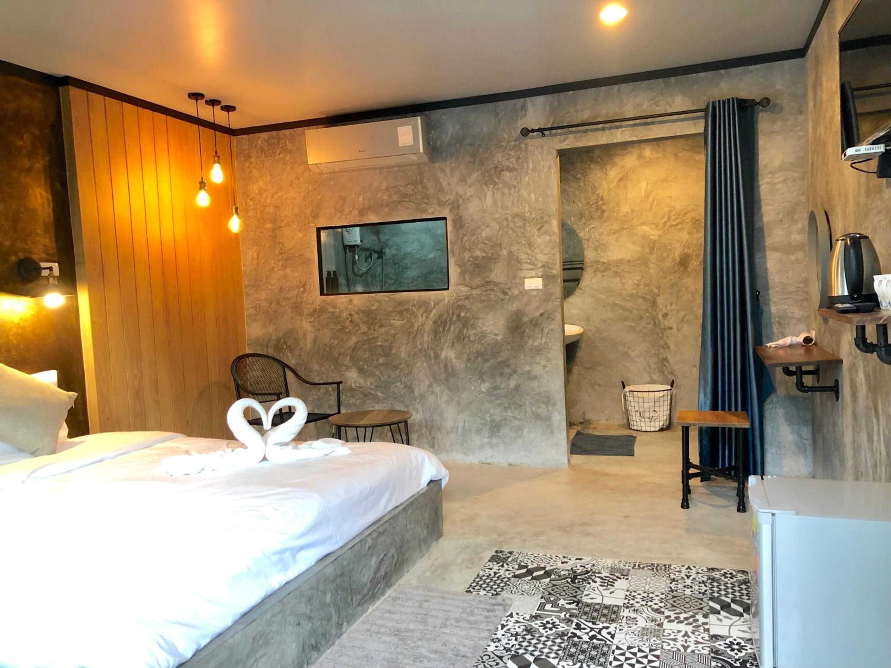 King Room with Pool View - Photo 30