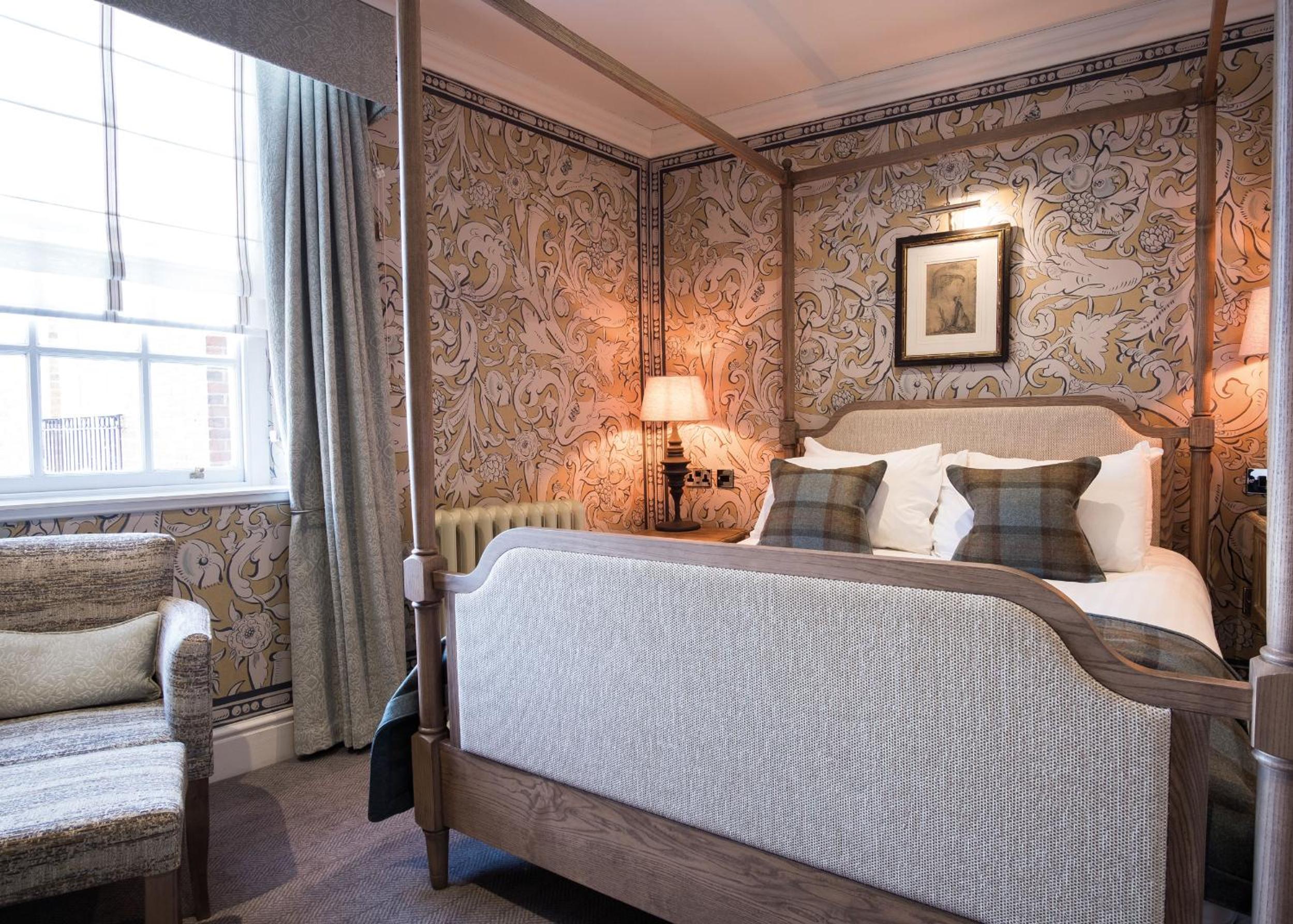 Four Poster Room photo 3