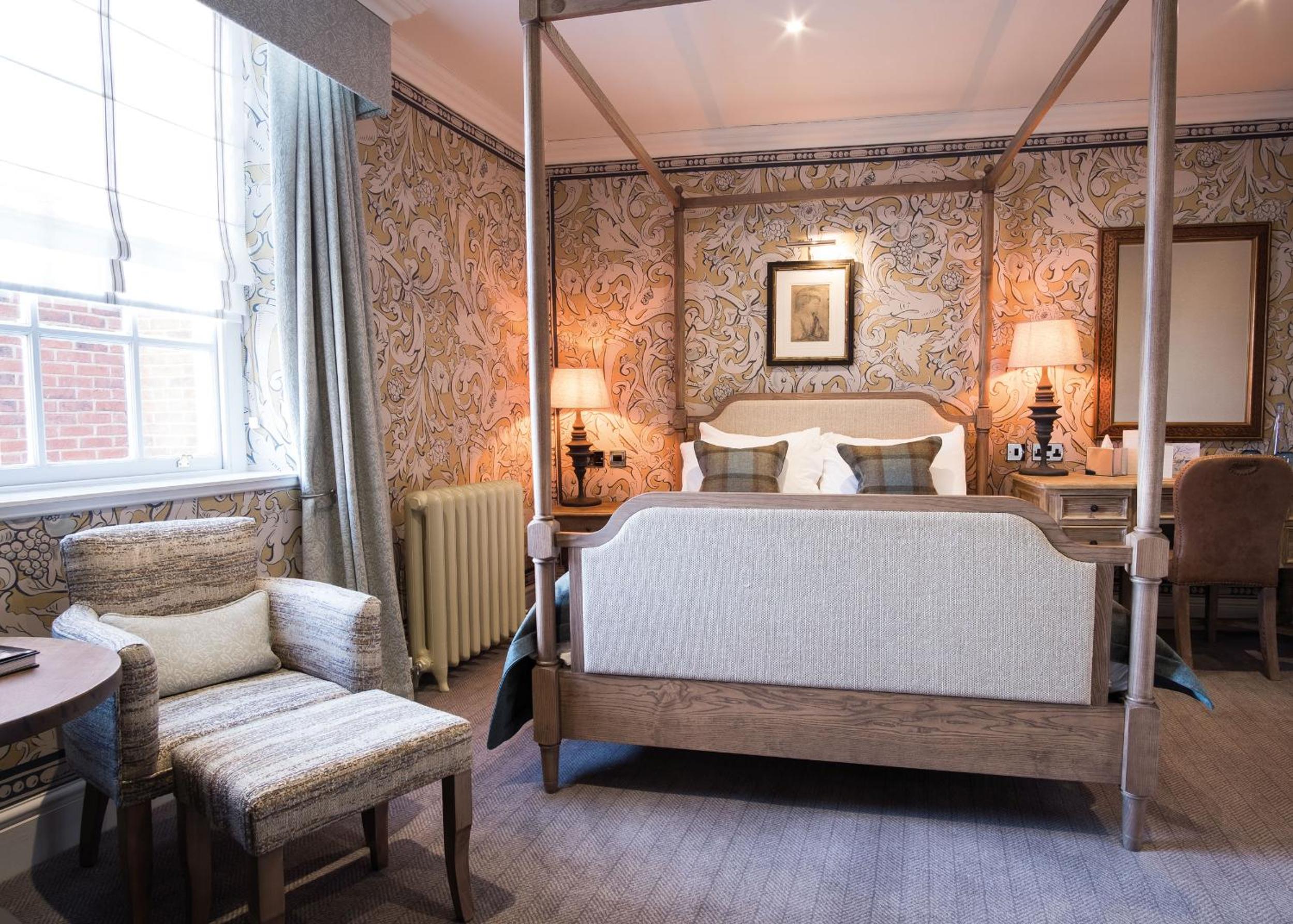 Four Poster Room photo 2