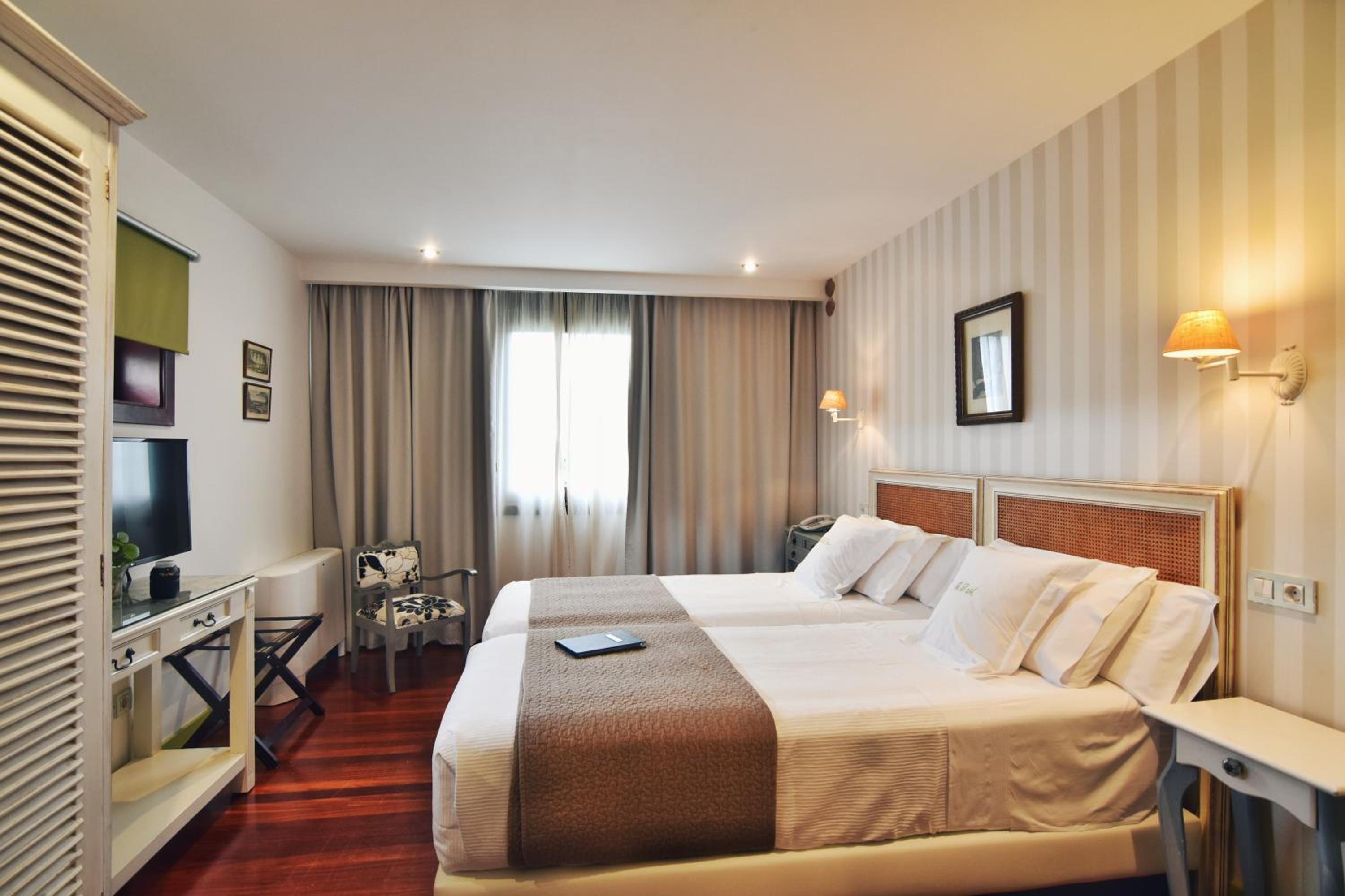 Double Room - Photo 12