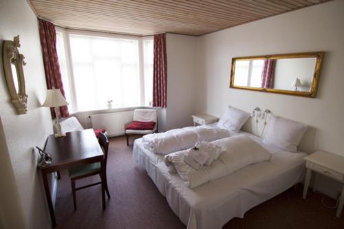 Double or Twin Room with Private Bathroom photo 1