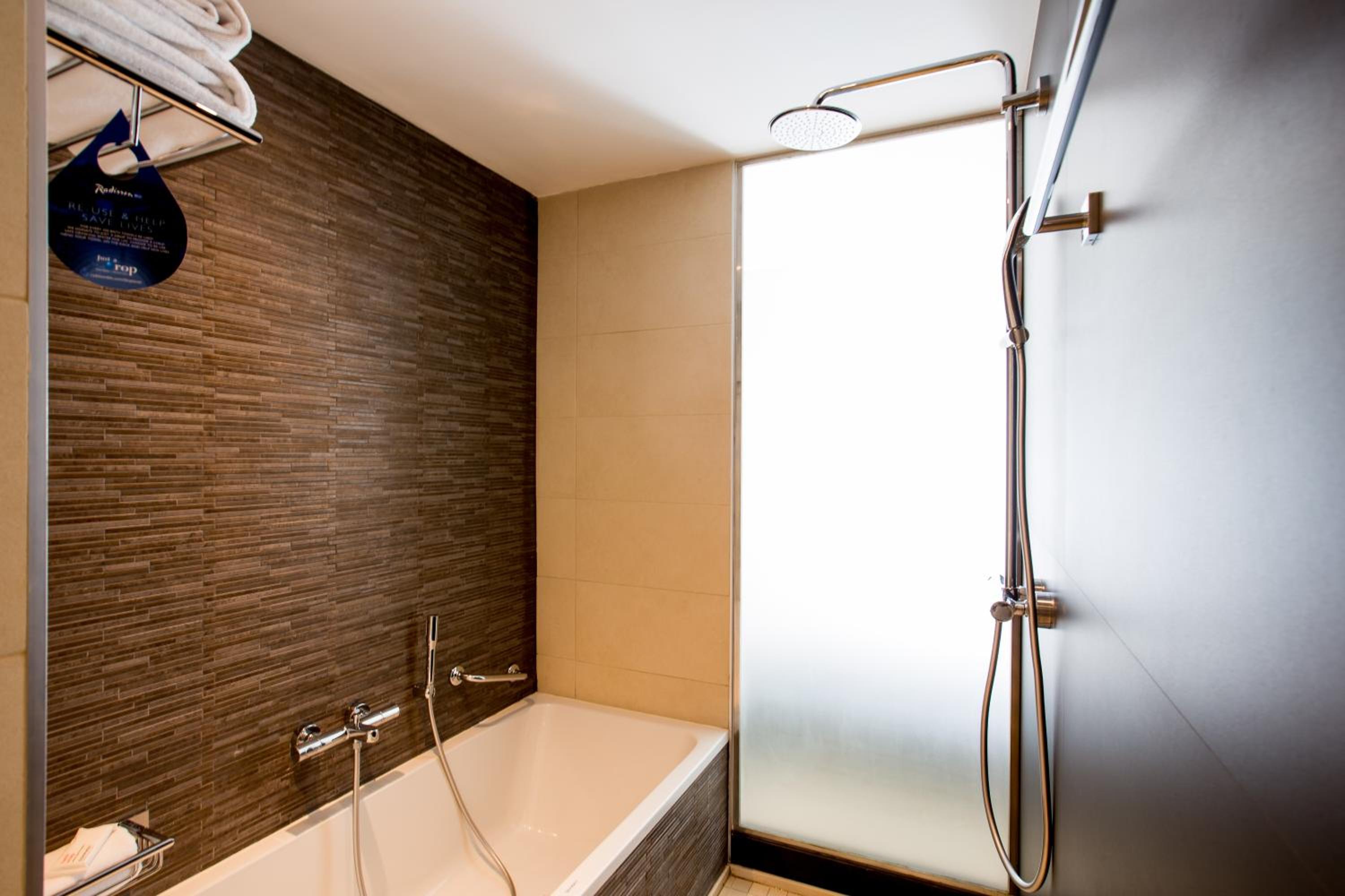 Superior Room with Pool Access photo 3