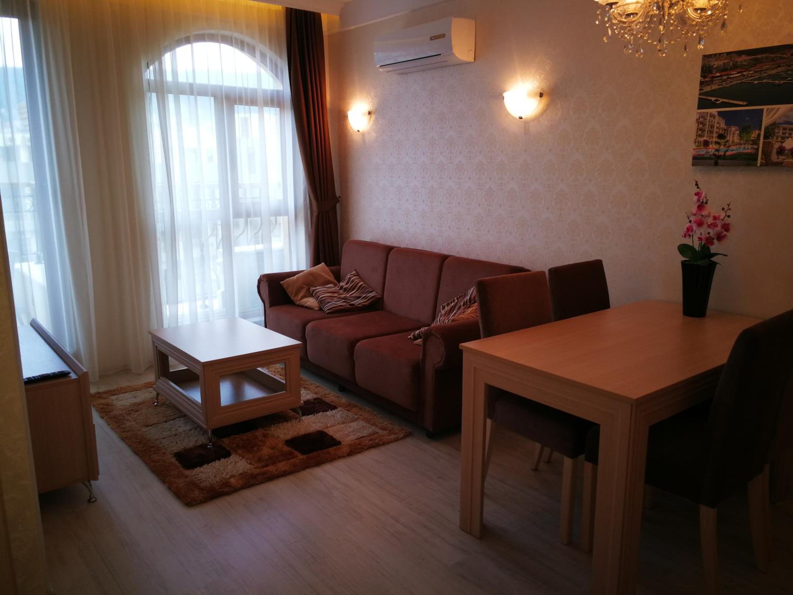 One-Bedroom Apartment photo 2
