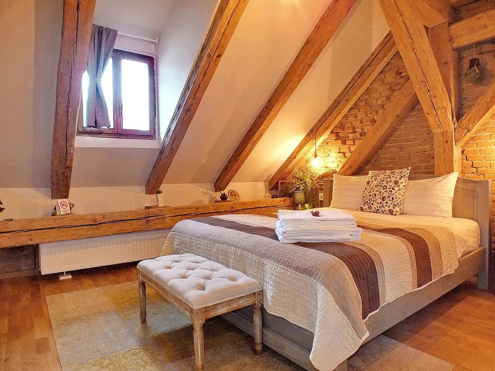 Double Room - Photo 8
