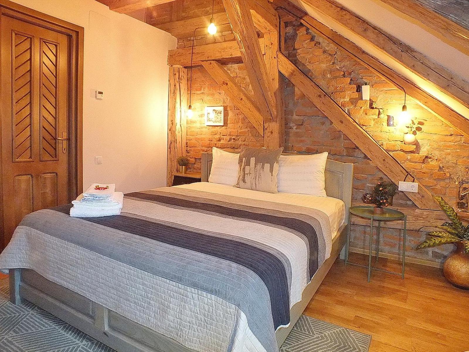 Double Room - Photo 35