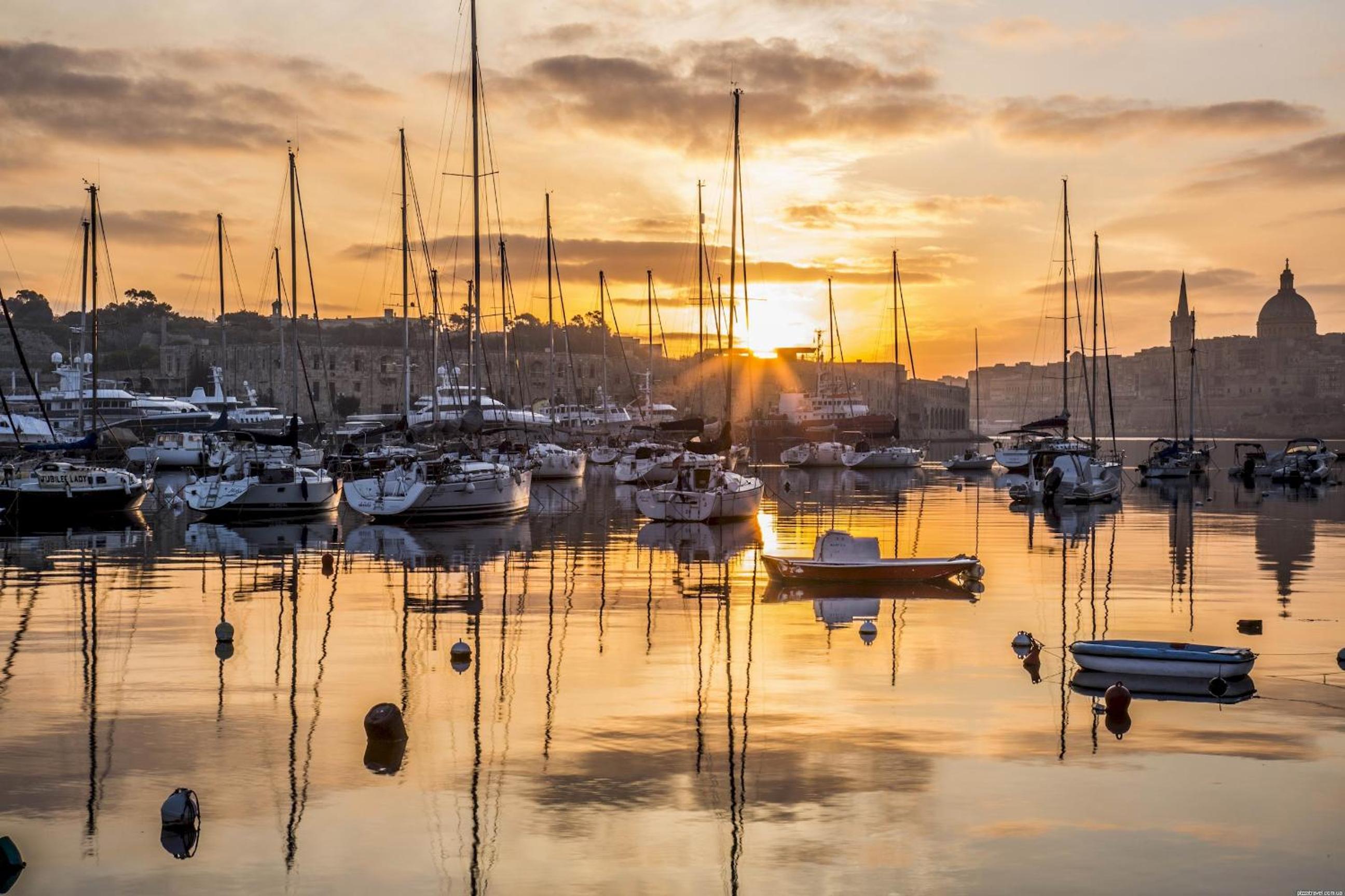 Two-Bedroom Apartment - Photo 21