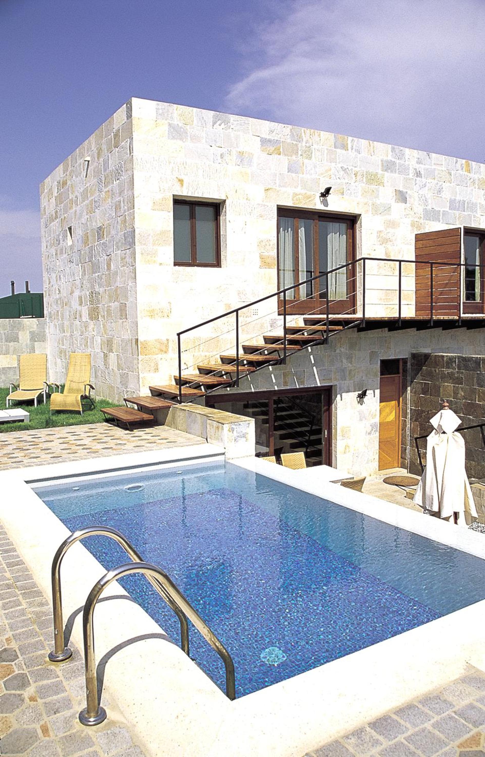 Two-Bedroom Villa - Photo 2