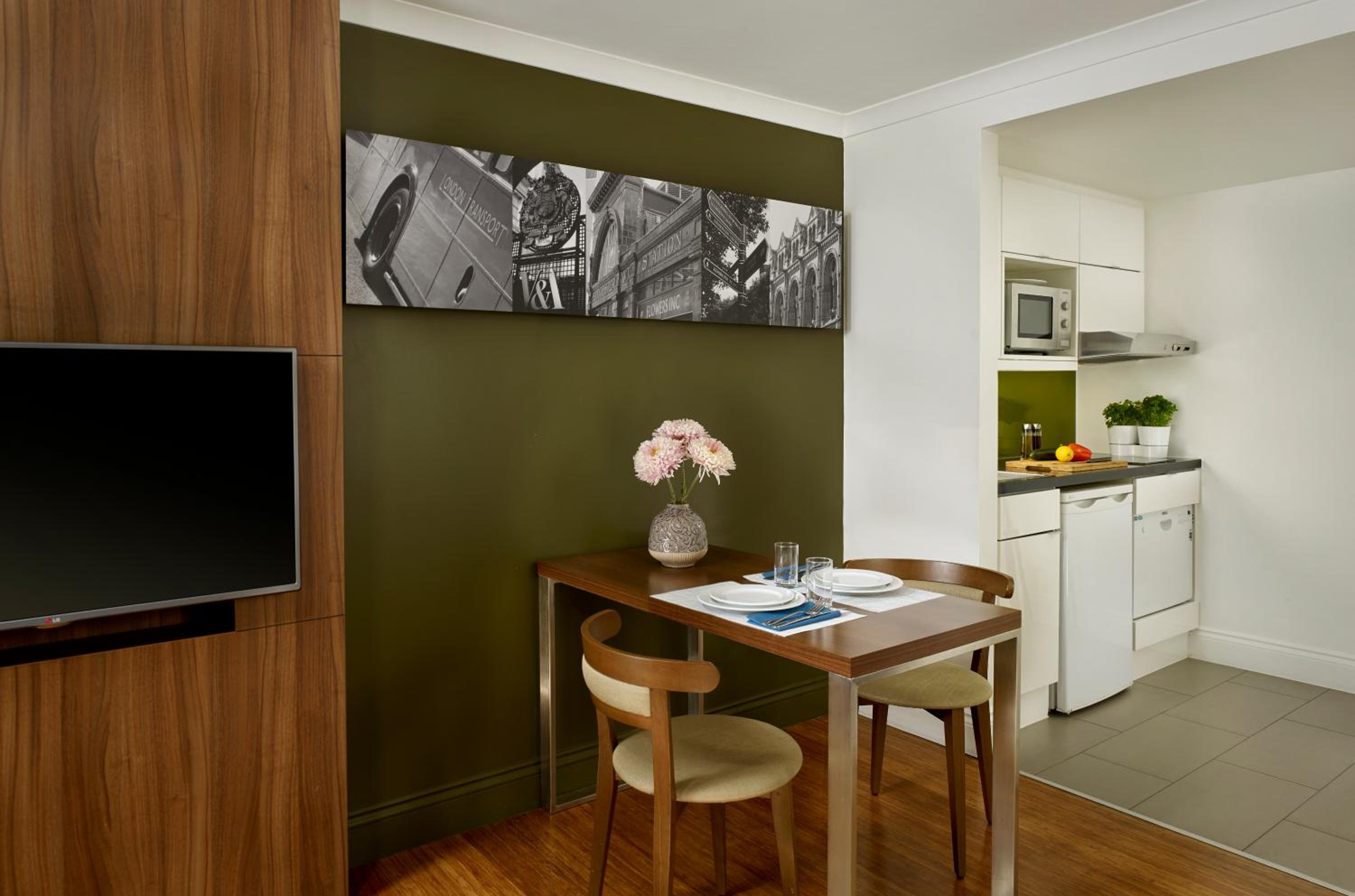 One-Bedroom Apartment photo 2