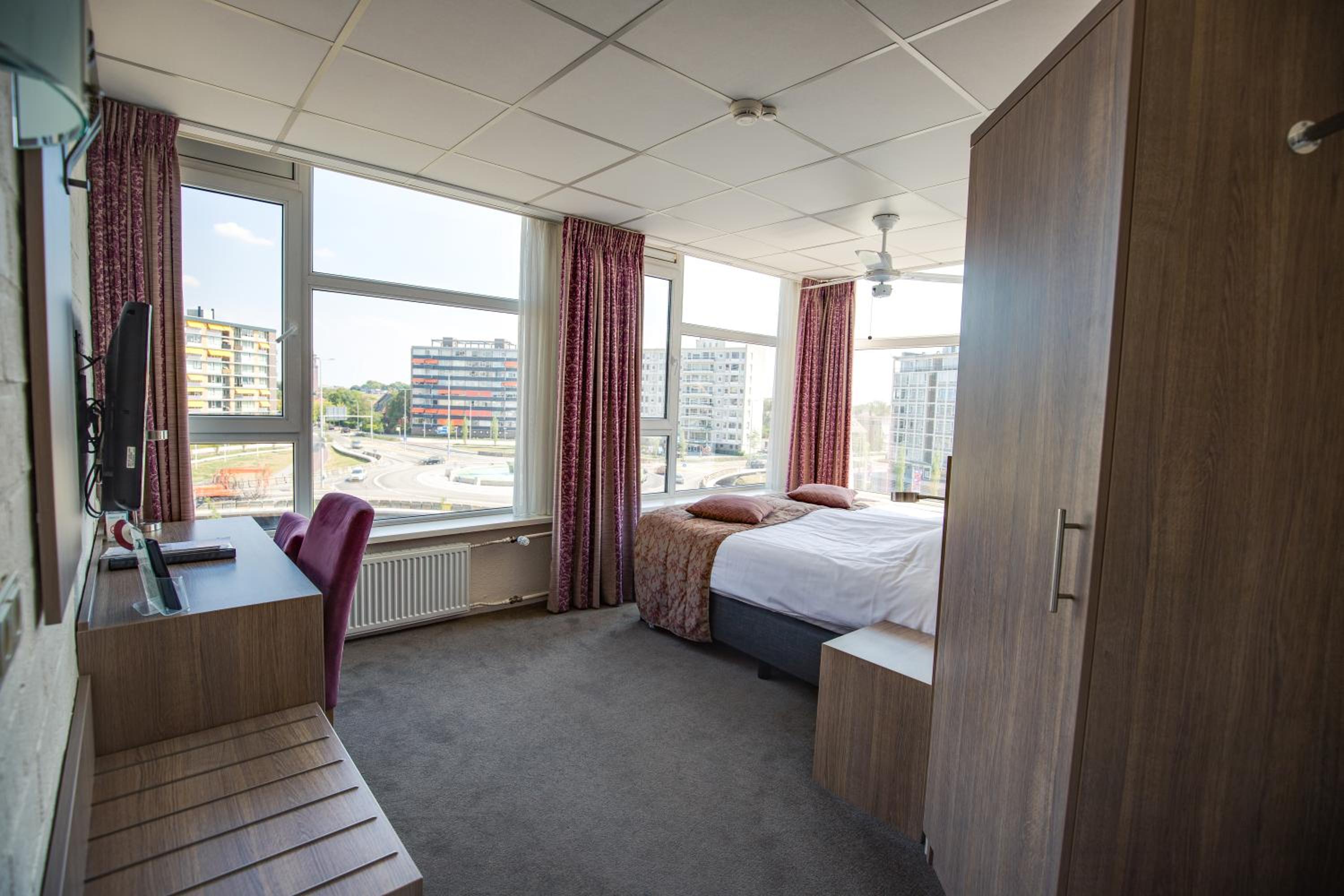 Large Twin Room
