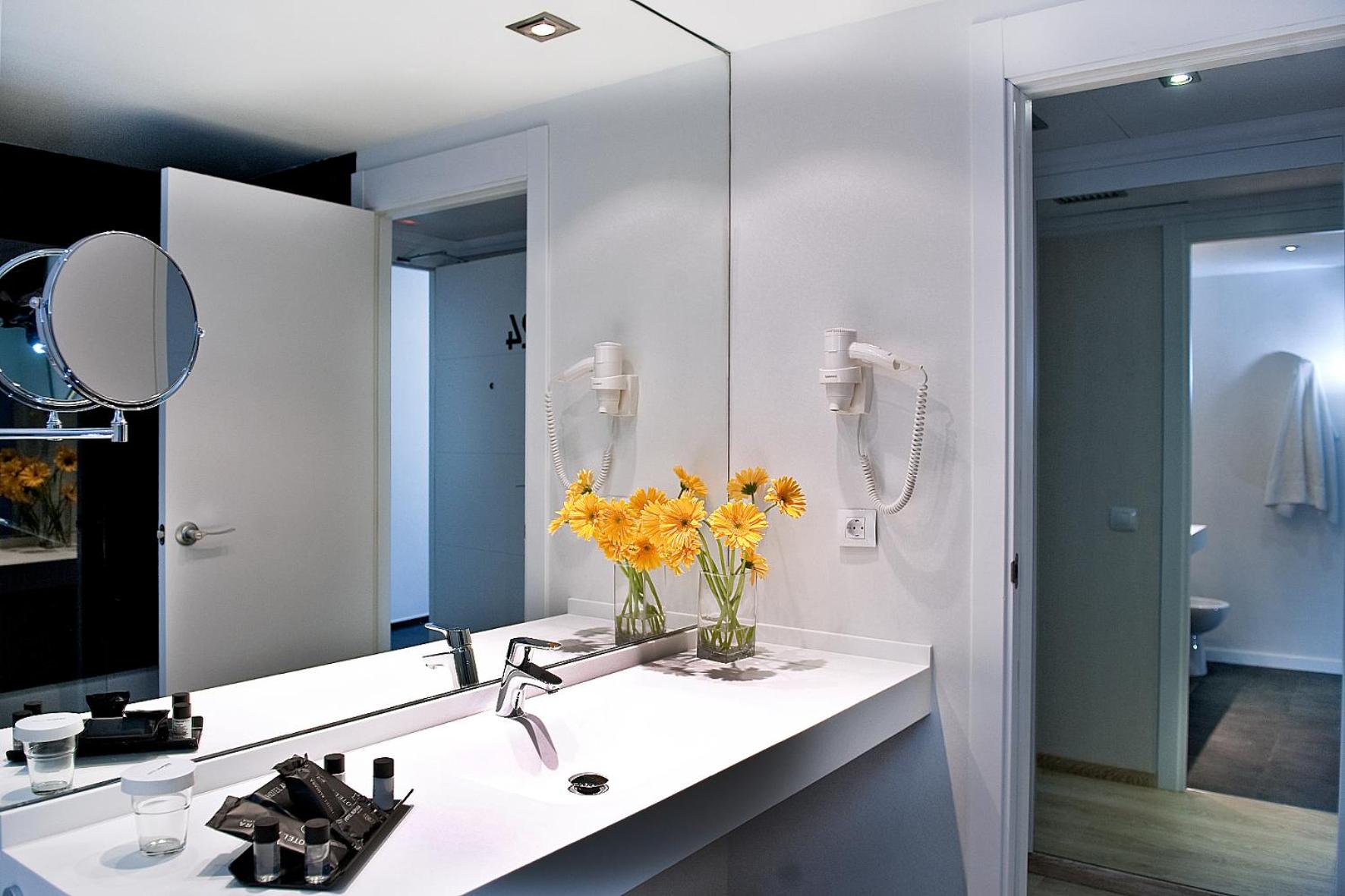 Superior Twin Room with Extra Bed photo 3