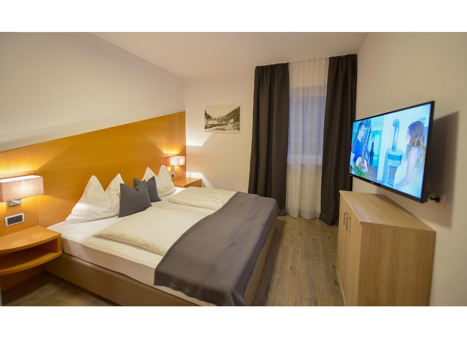 Large One-Bedroom Apartment with Balcony