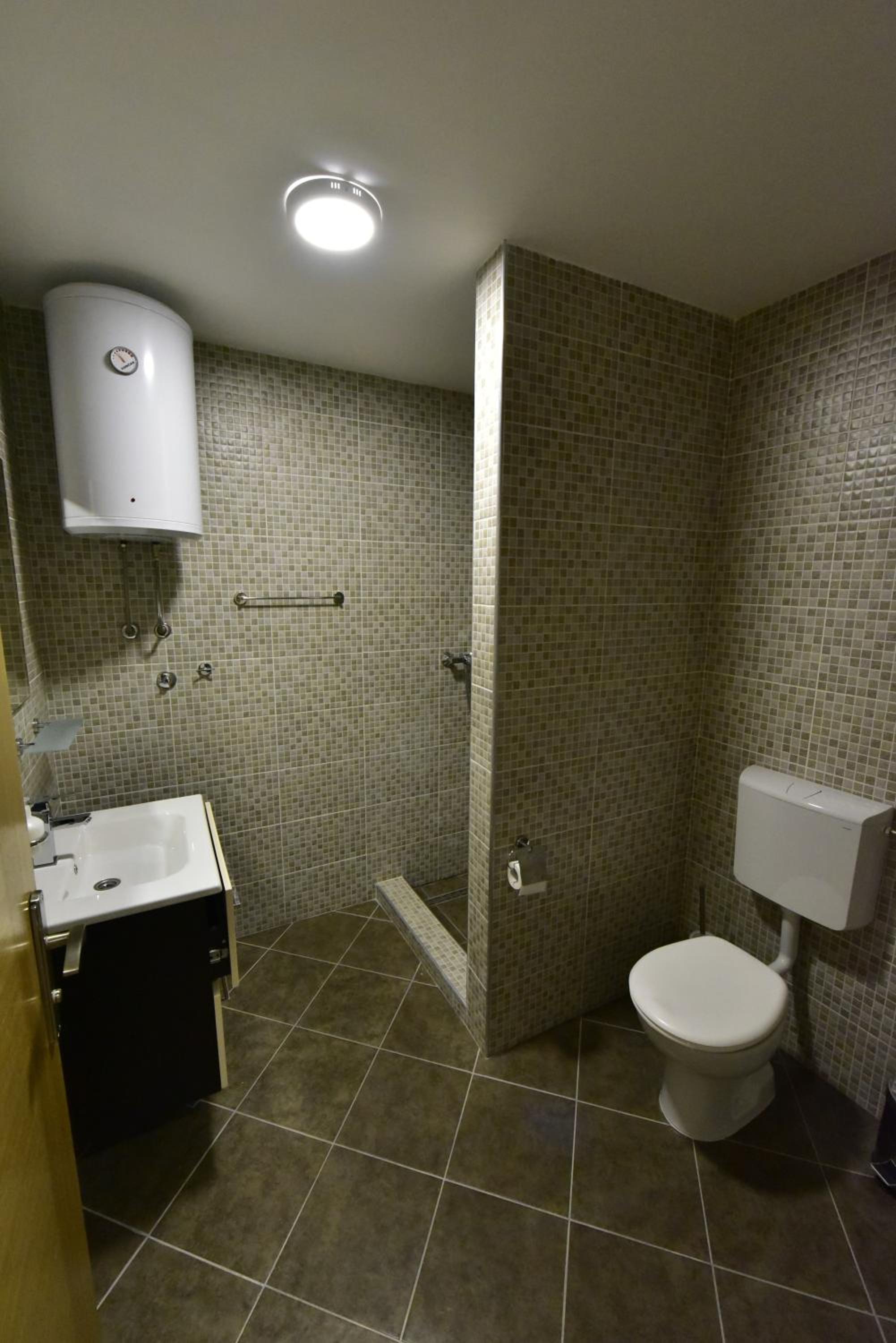 Apartment with Mountain View - Photo 5