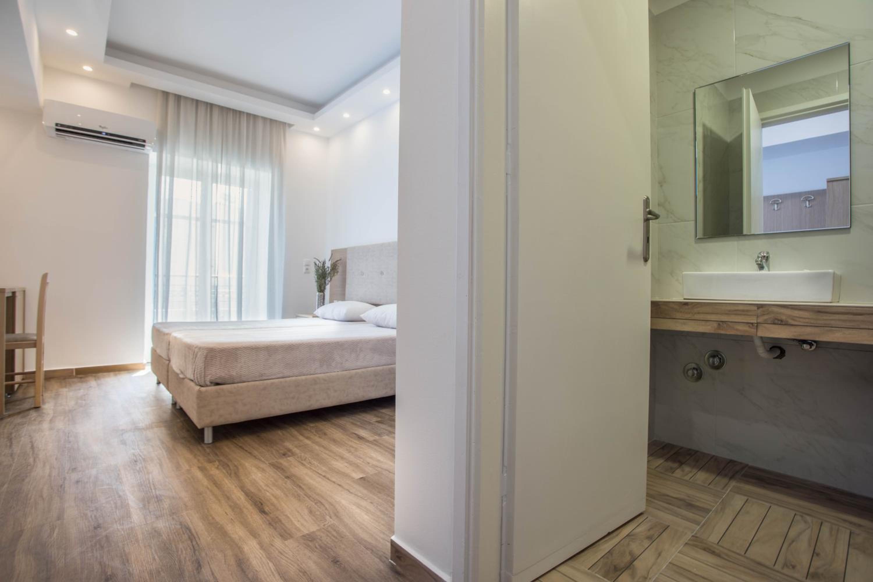 Superior Double or Twin Room - Photo 11