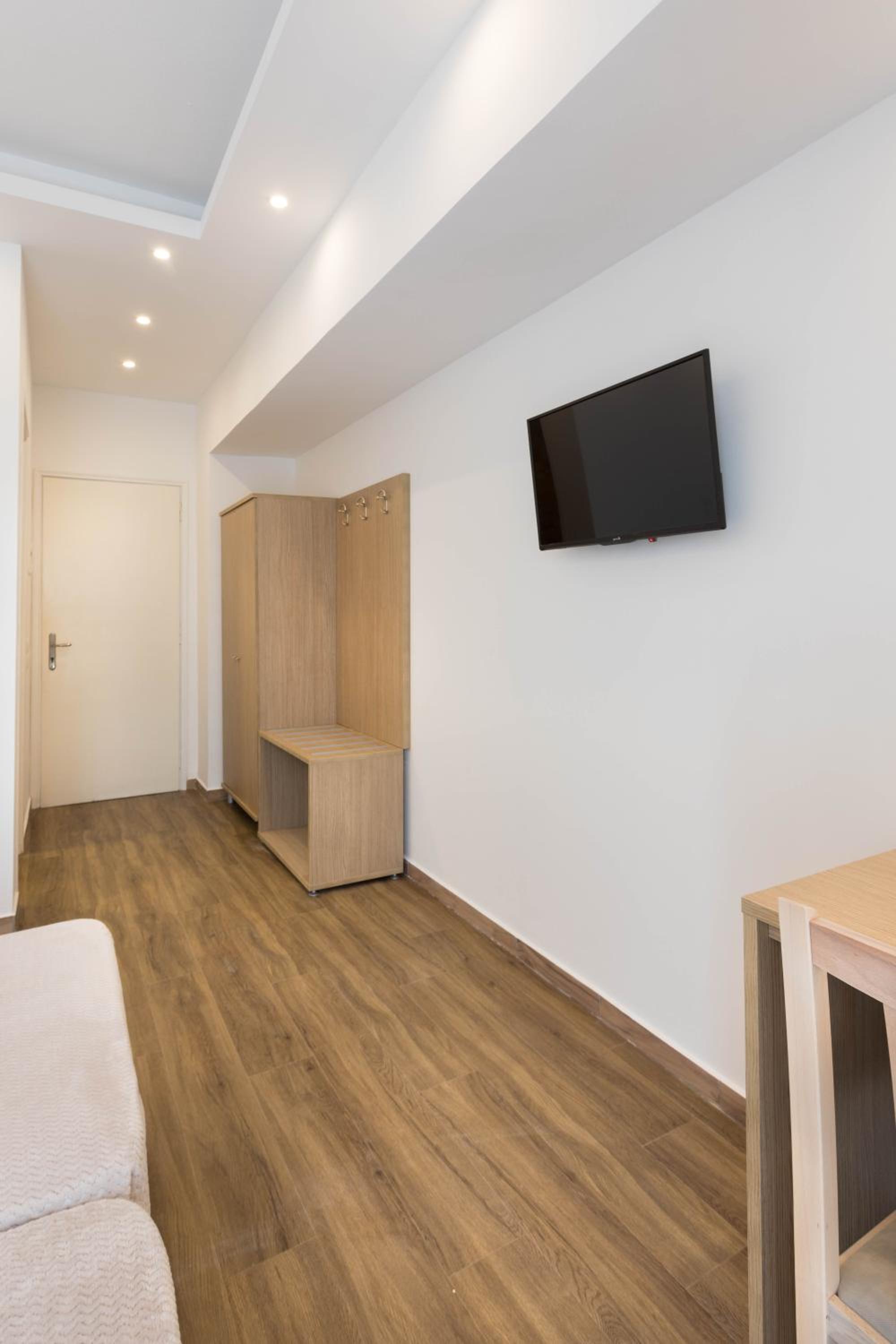 Superior Double or Twin Room - Photo 8