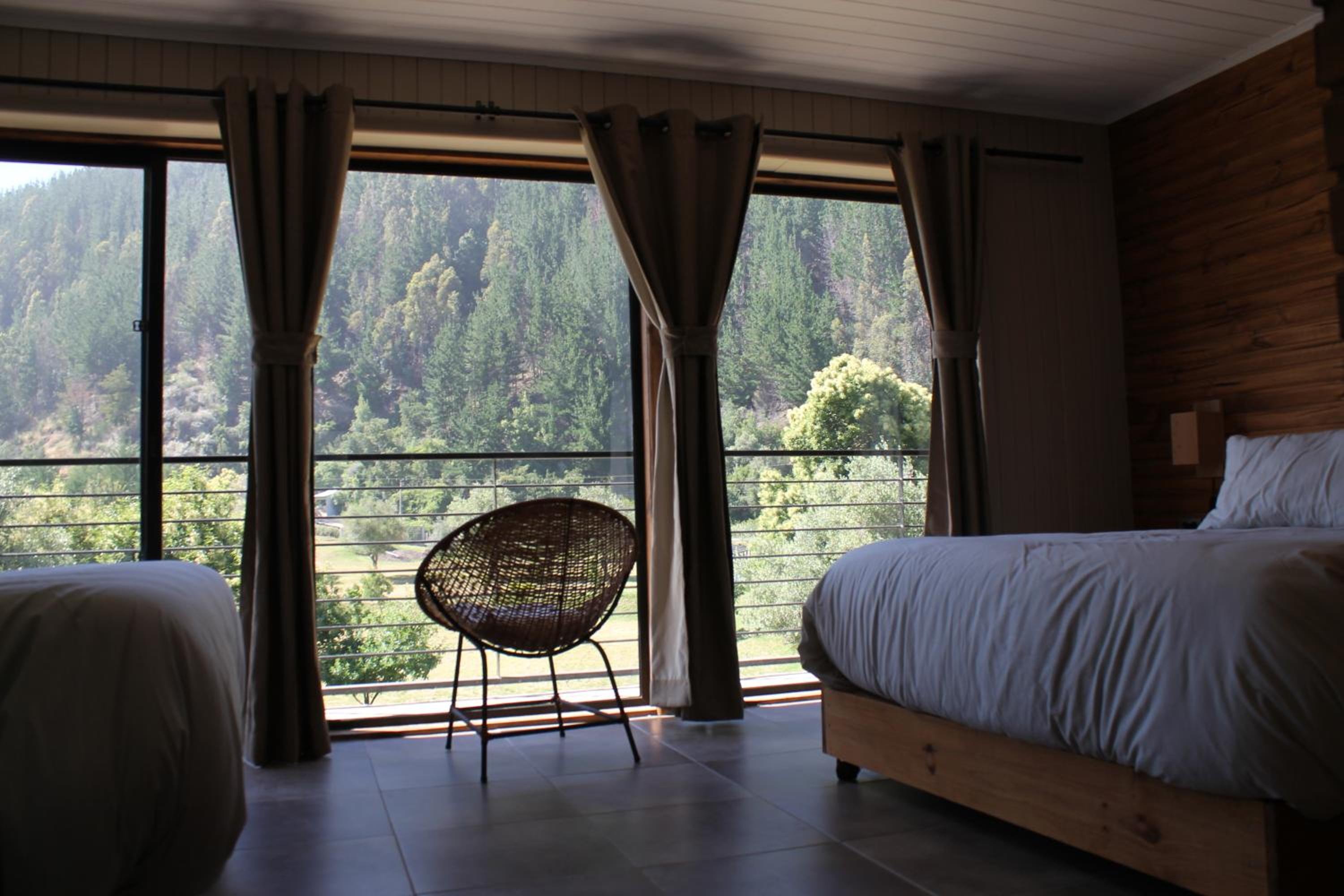 Family Room with Lake View photo 3