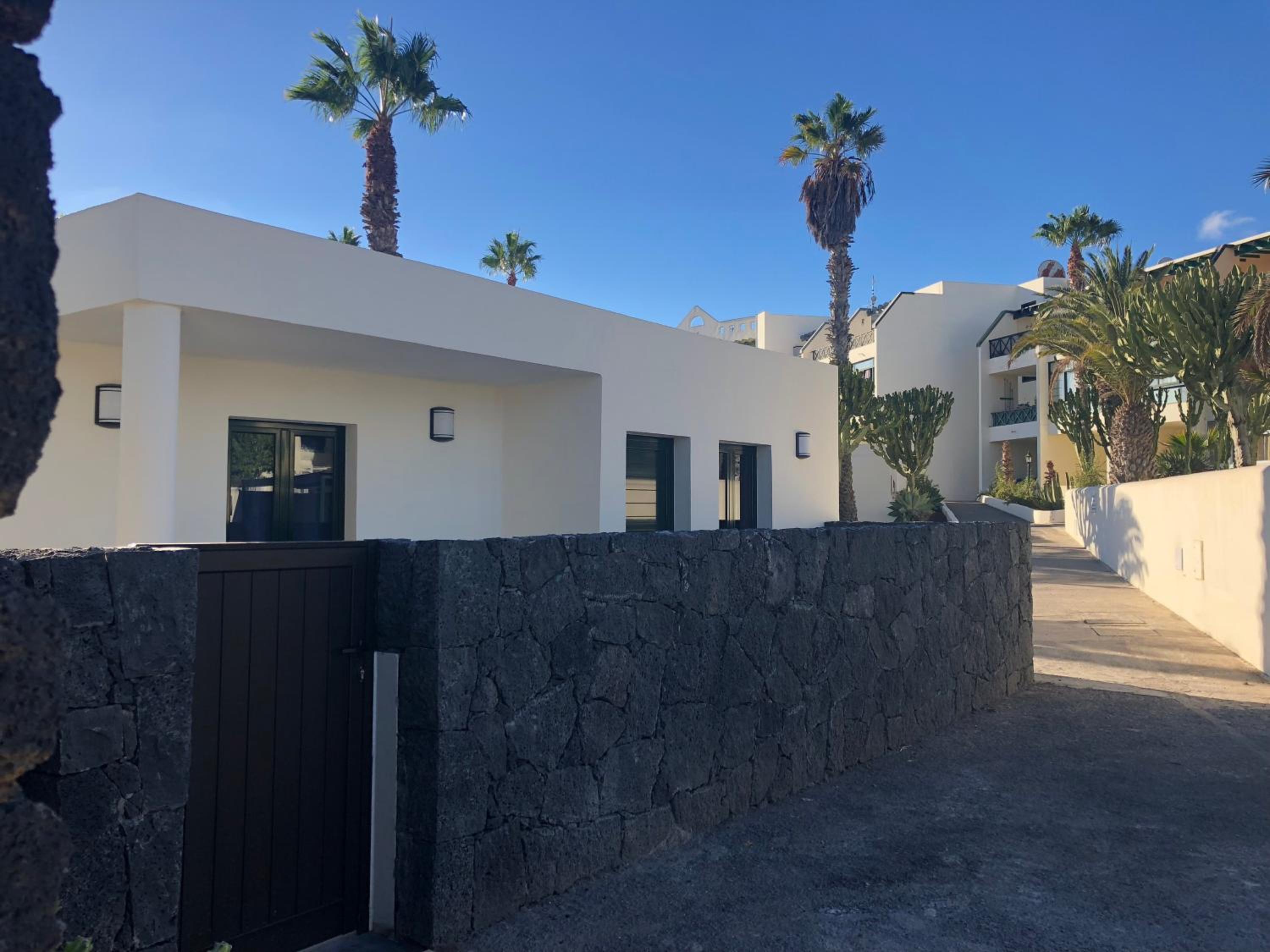 Two-Bedroom Luxury House - Beach Front photo 2