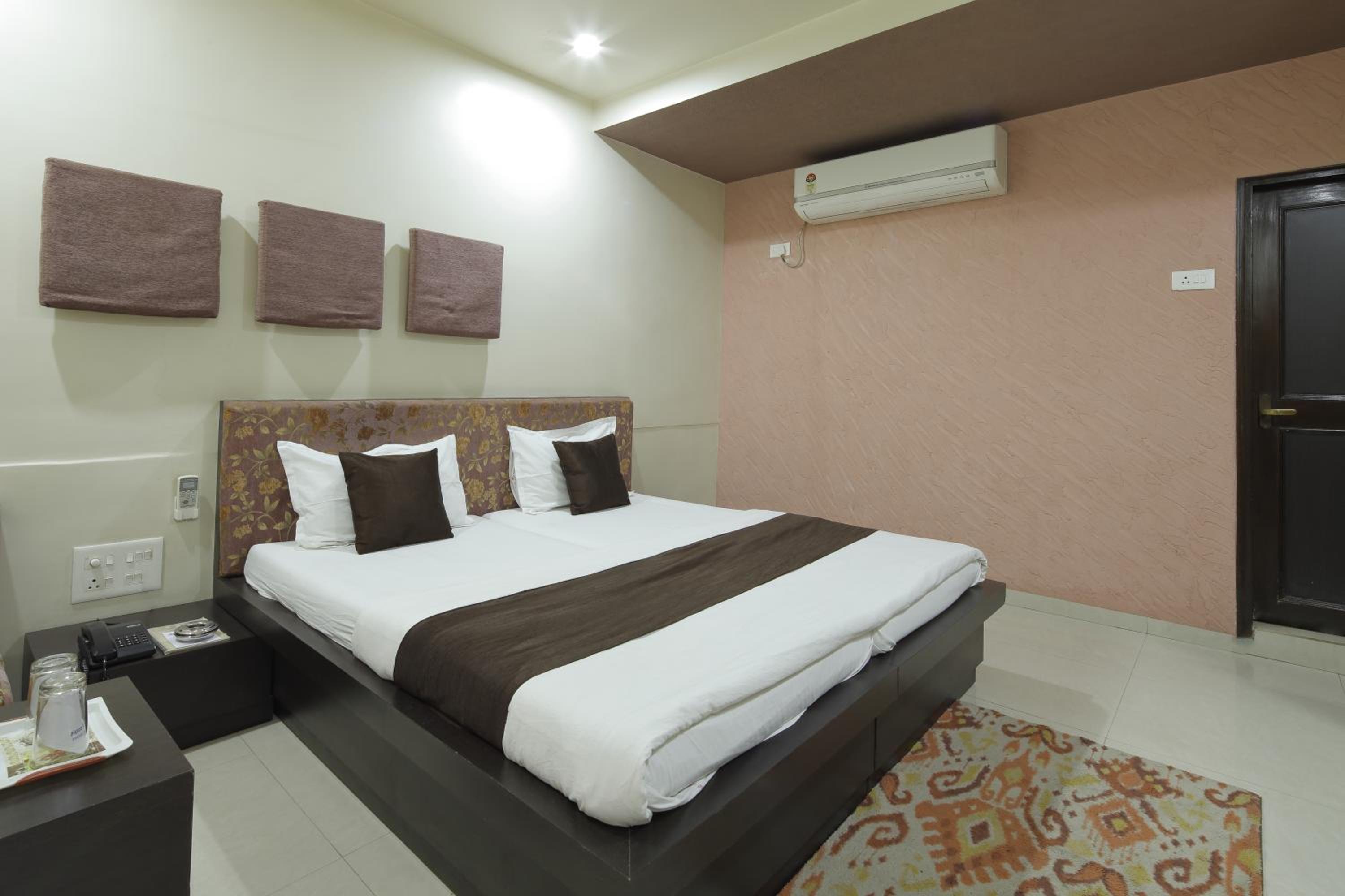 Deluxe Double or Twin Room photo 1