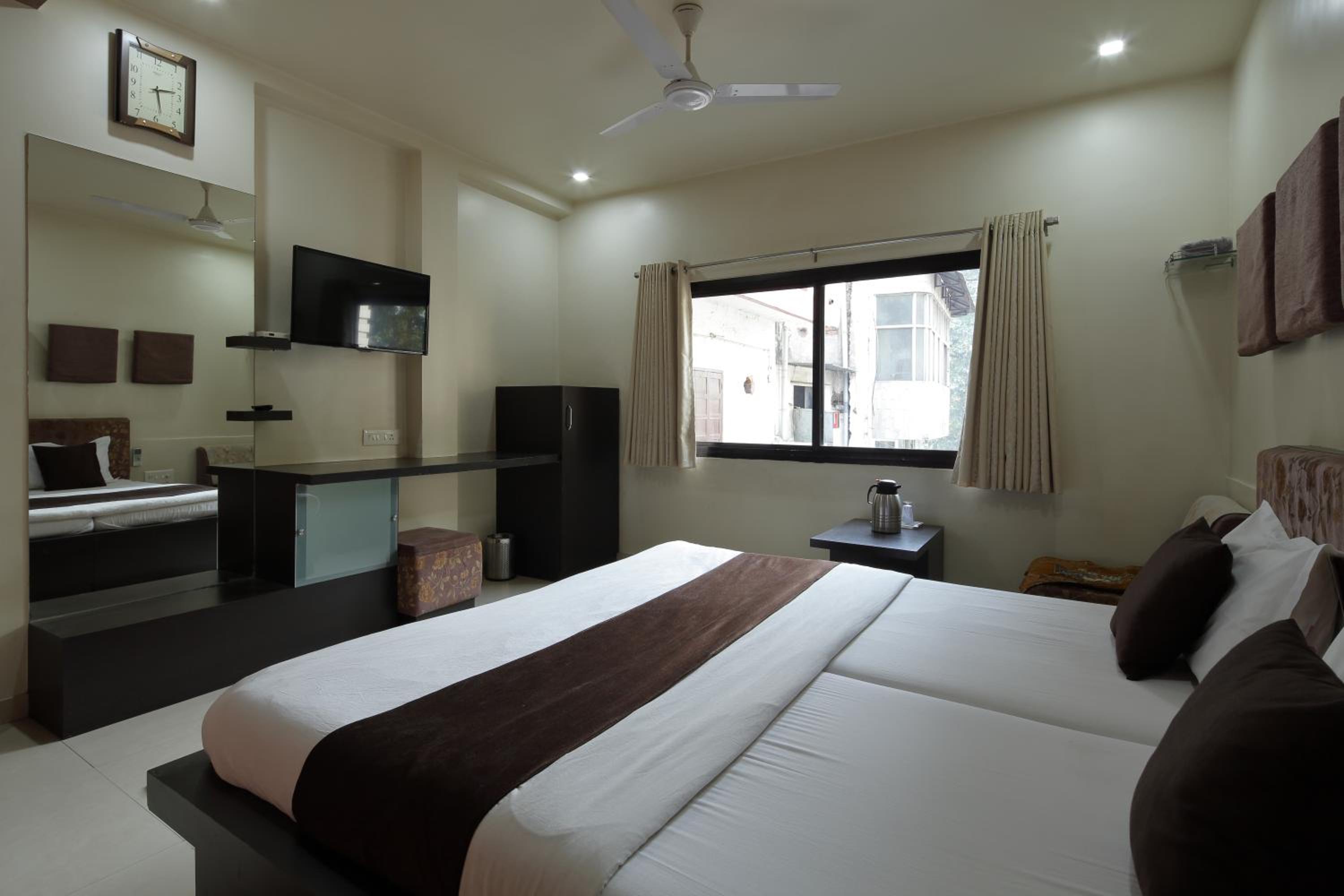 Deluxe Double or Twin Room, photo 7