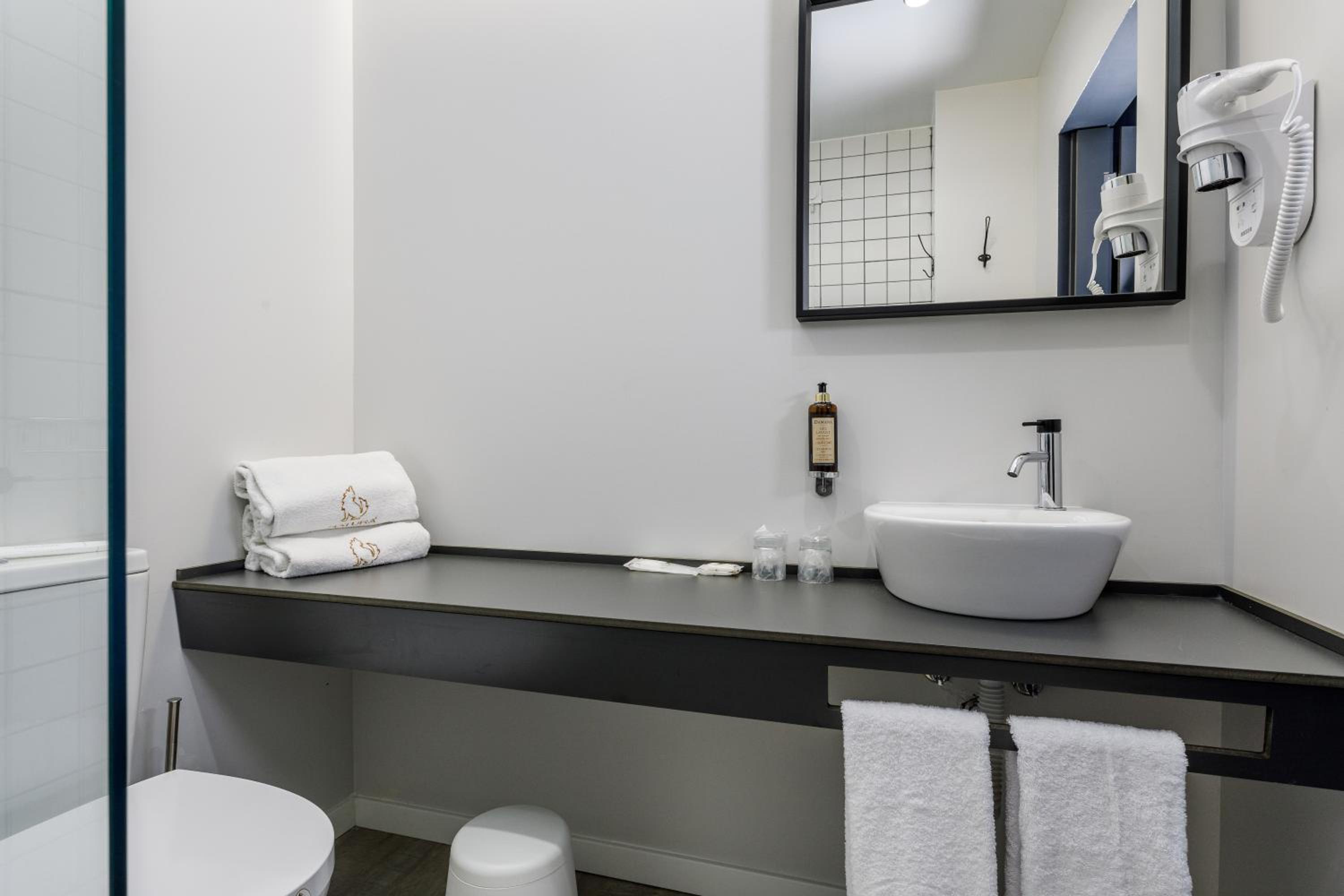 Twin Room - Photo 8