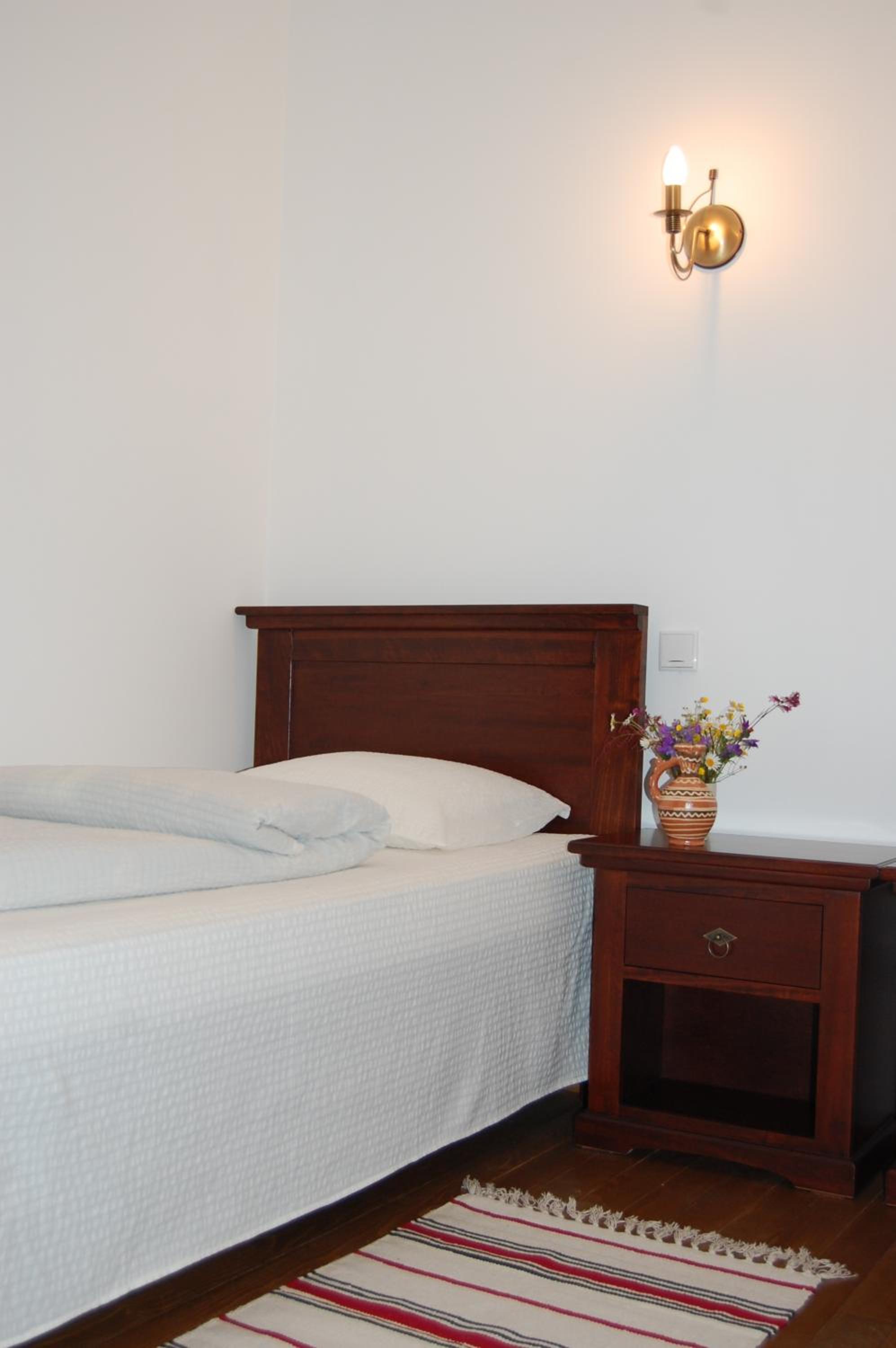 Twin Room - Photo 3