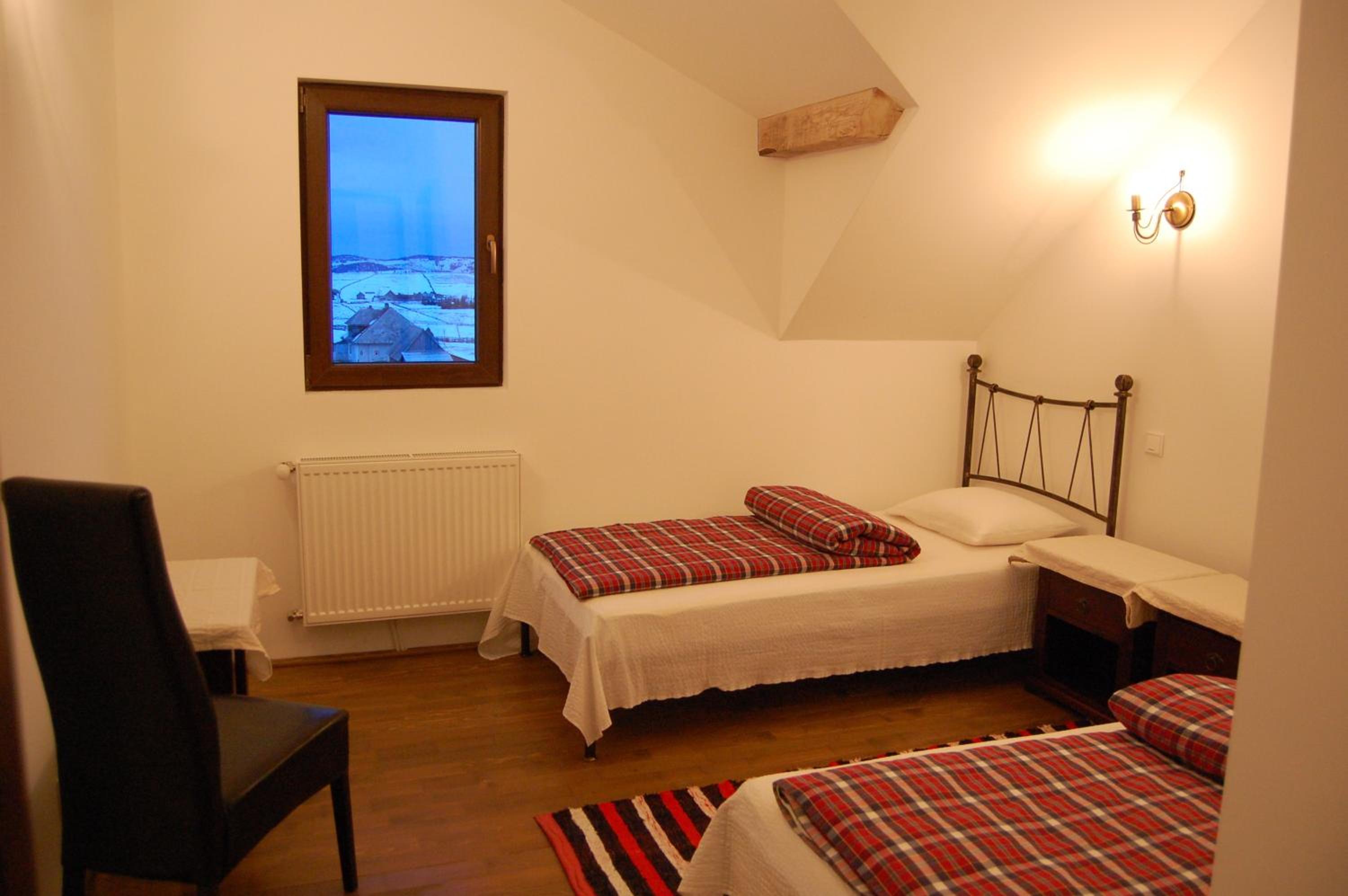 Twin Room - Photo 1