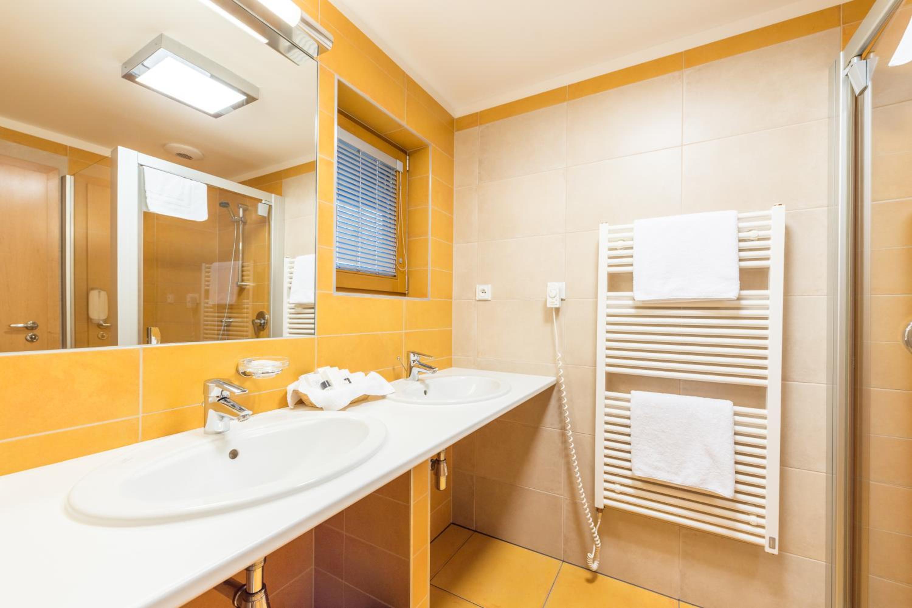 Suite - Photo 2