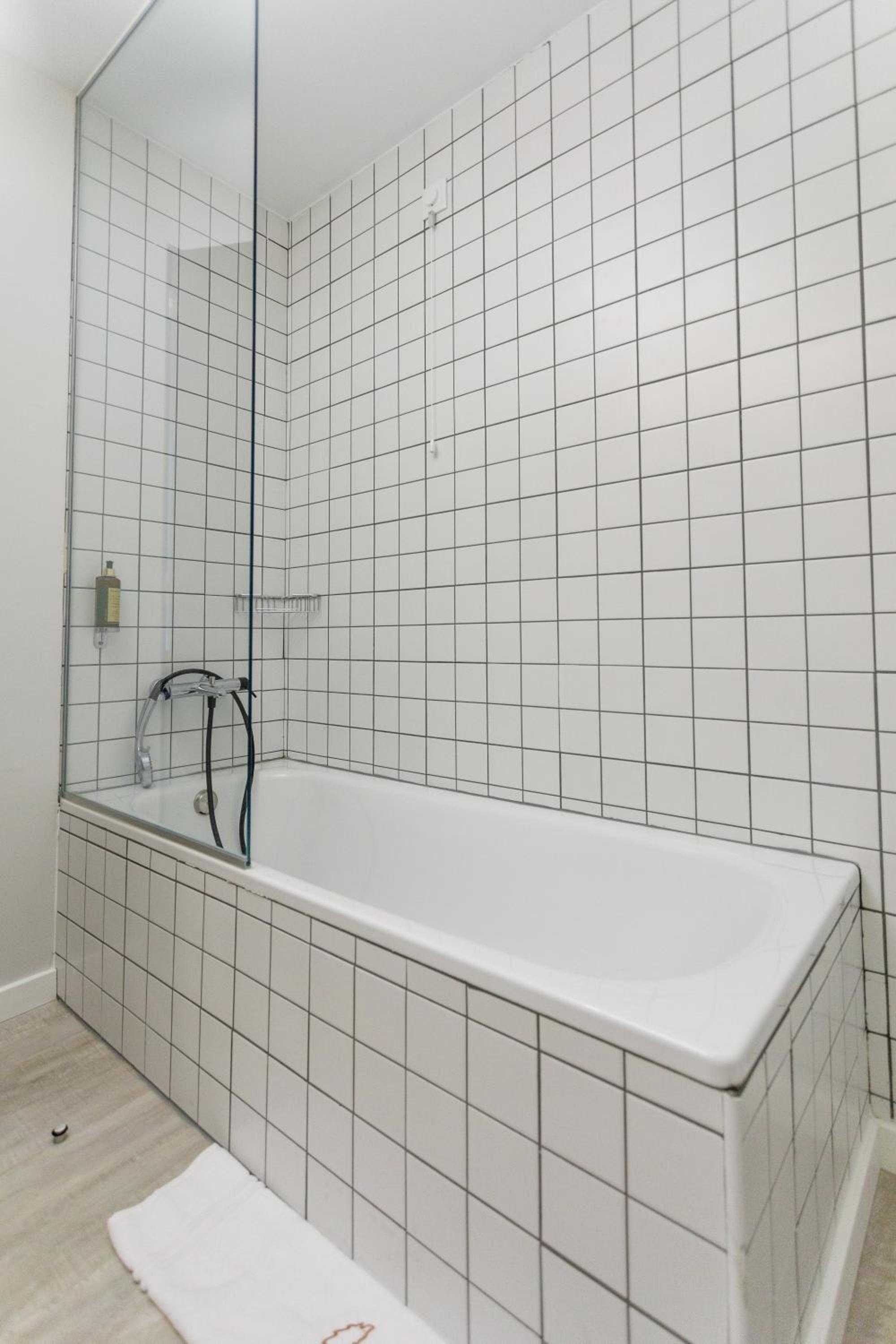 Twin Room - Photo 10