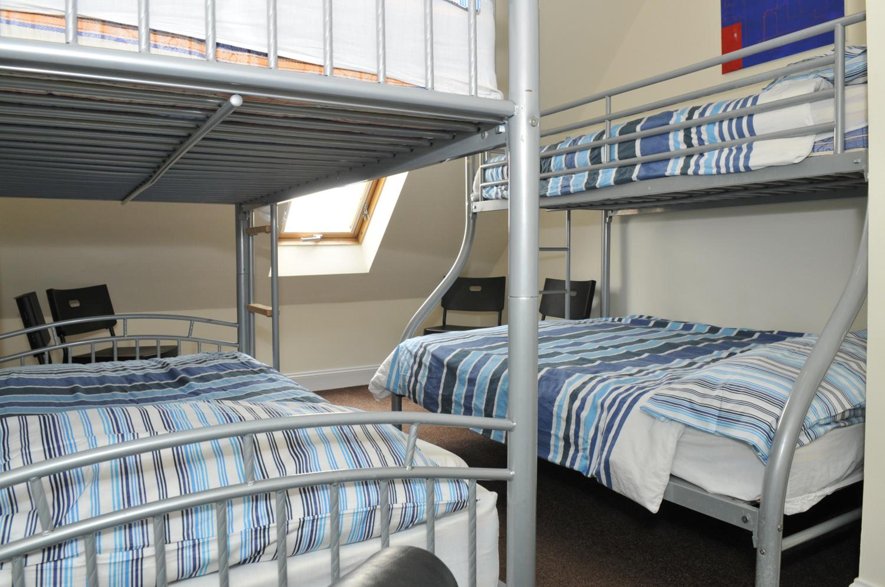 Private Room with Bunk Beds - Photo 4