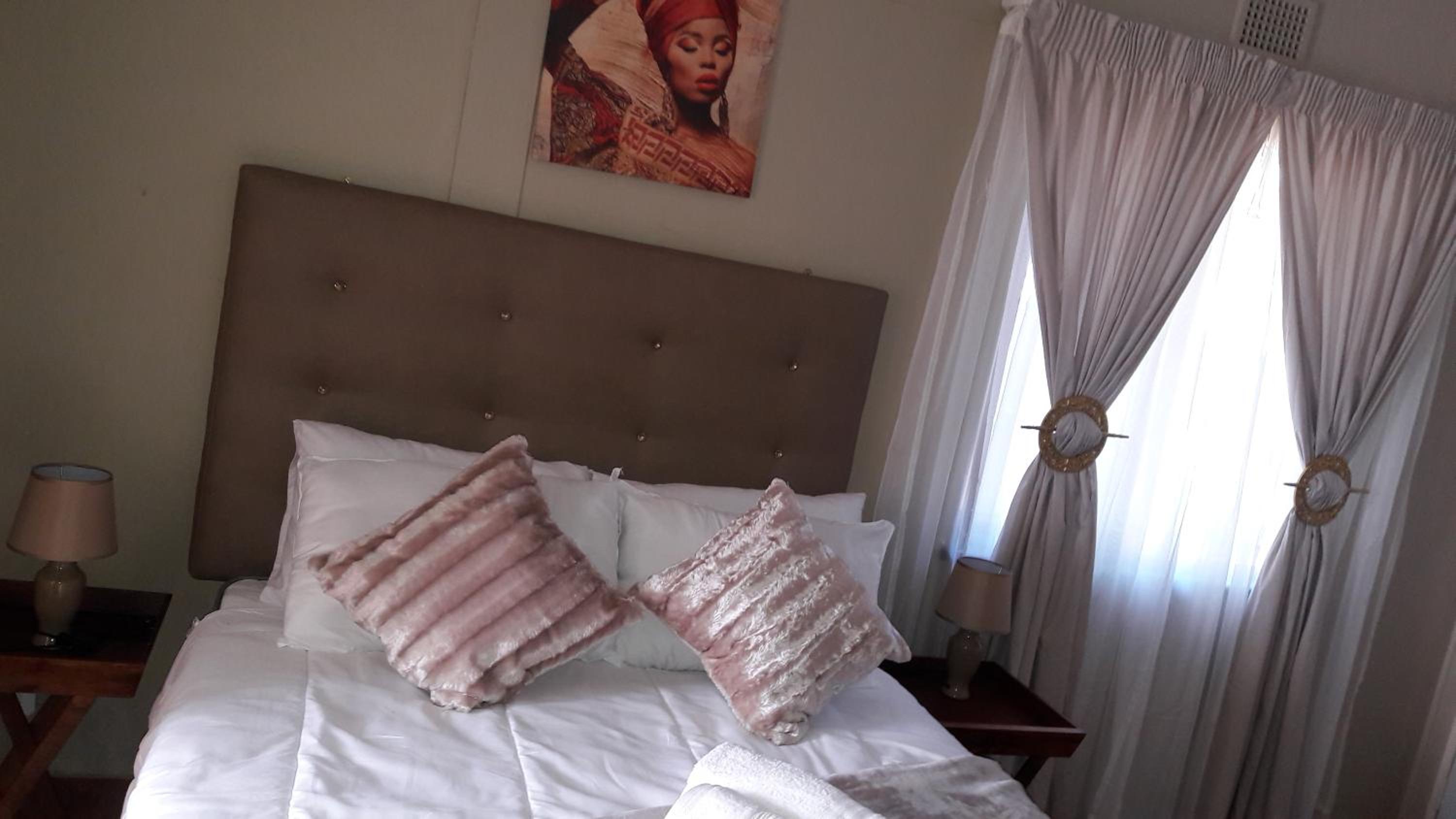 Deluxe Family Suite - Photo 3