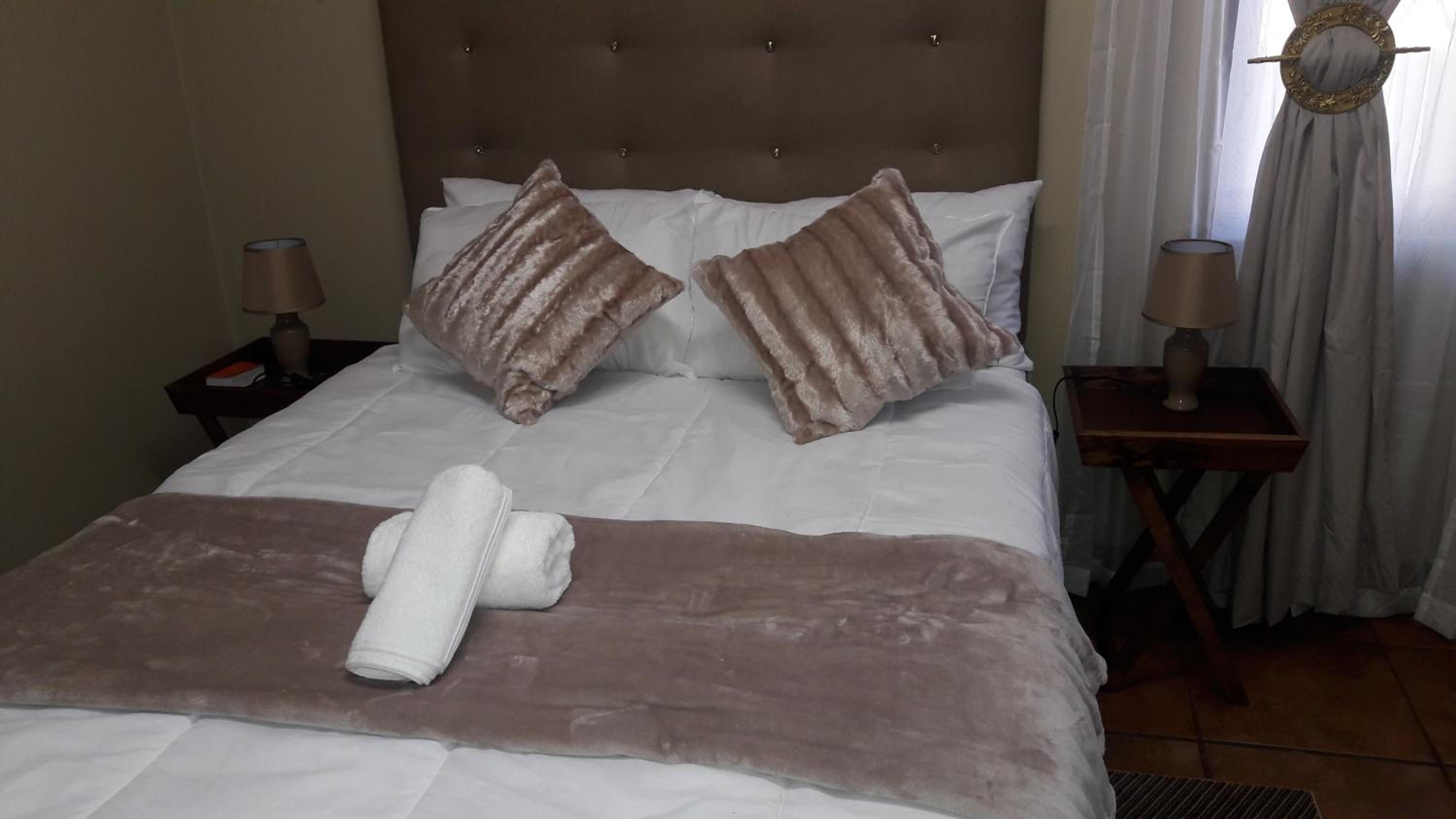 Deluxe Family Suite - Photo 4